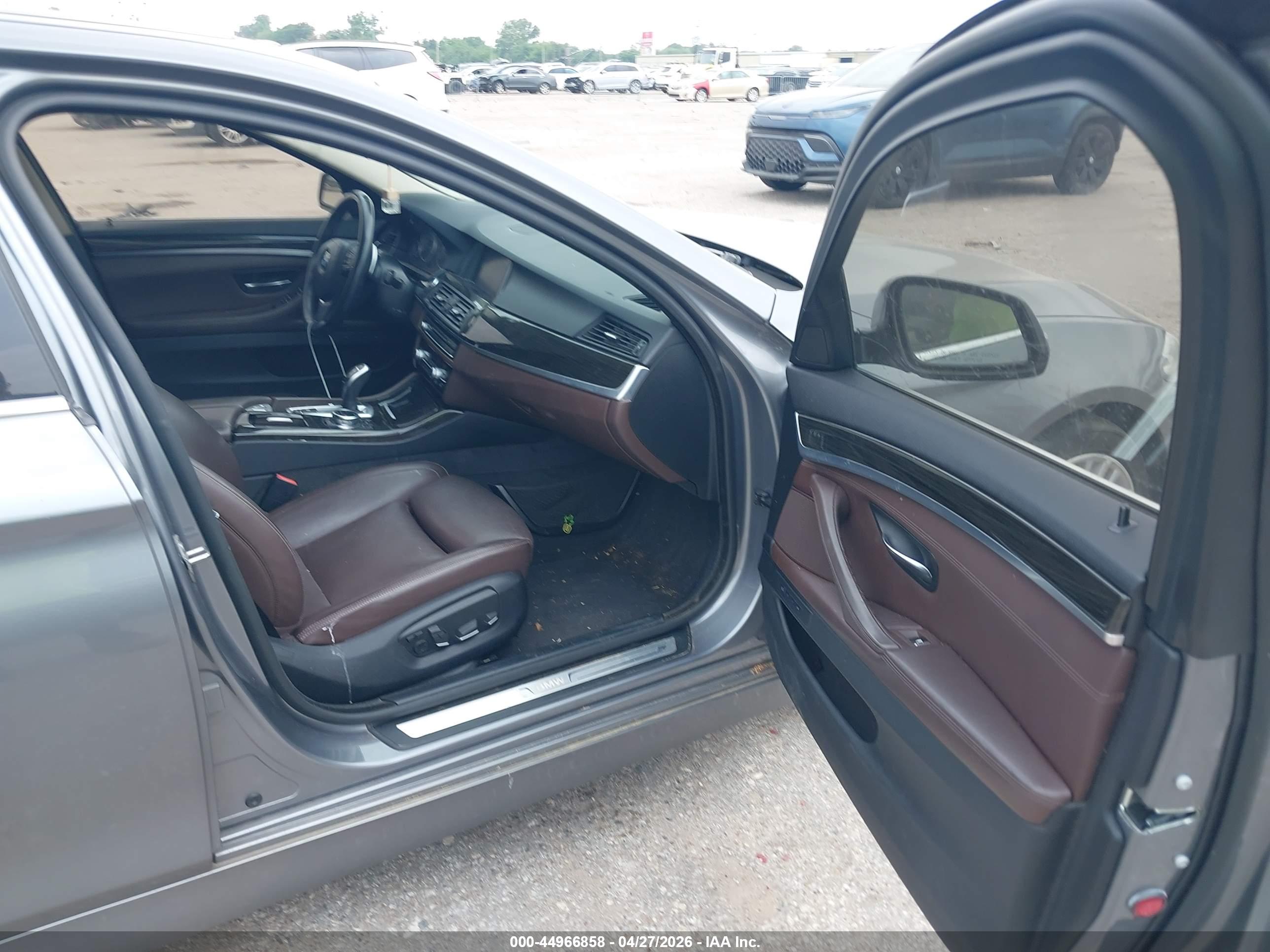 BMW 550I image 5
