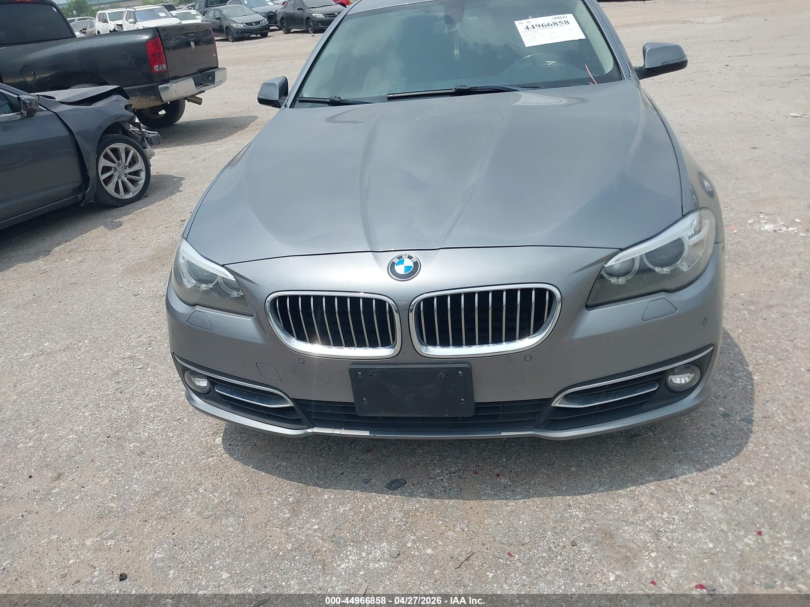 BMW 550I image 6