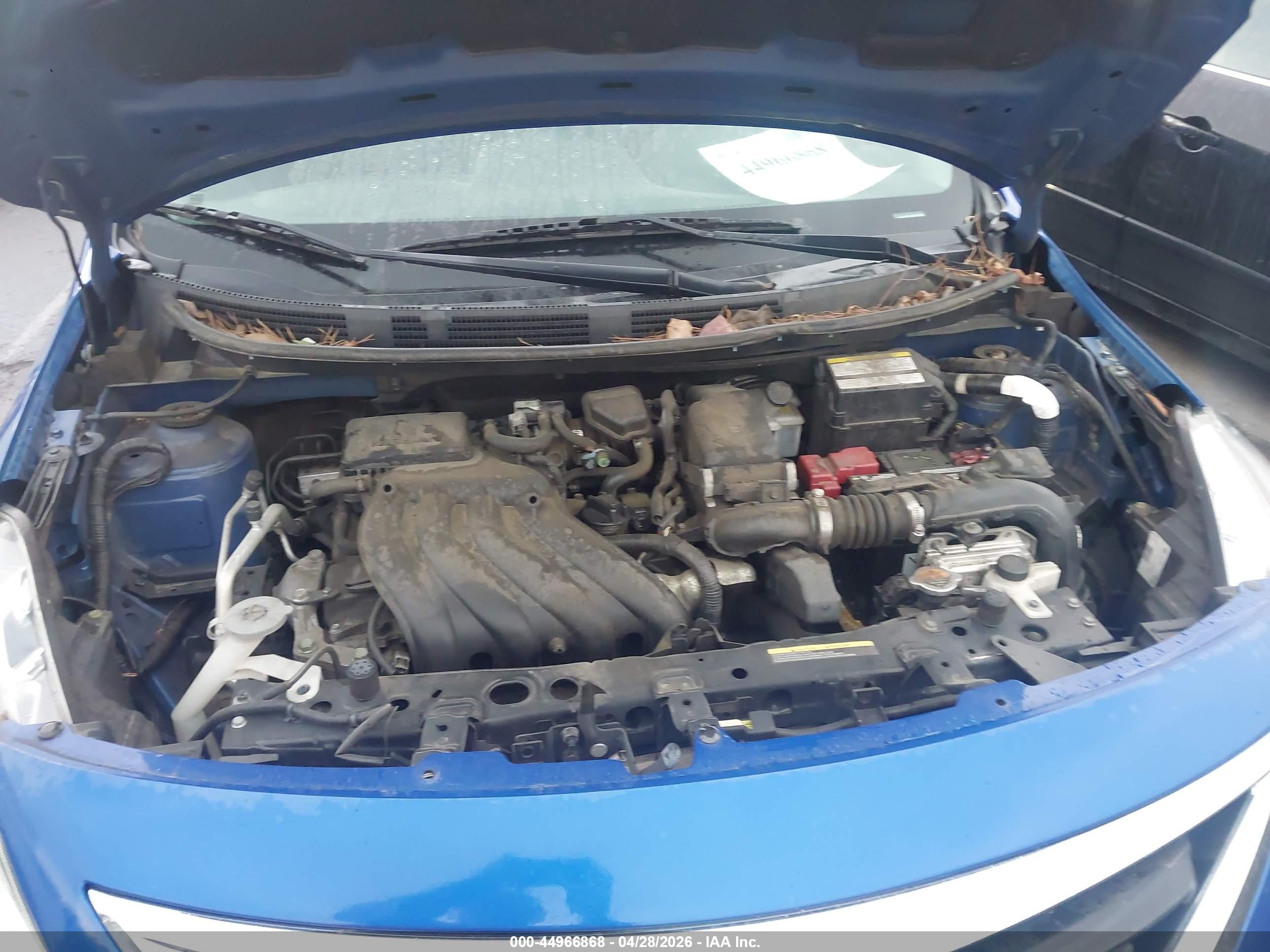 NISSAN VERSA image 10