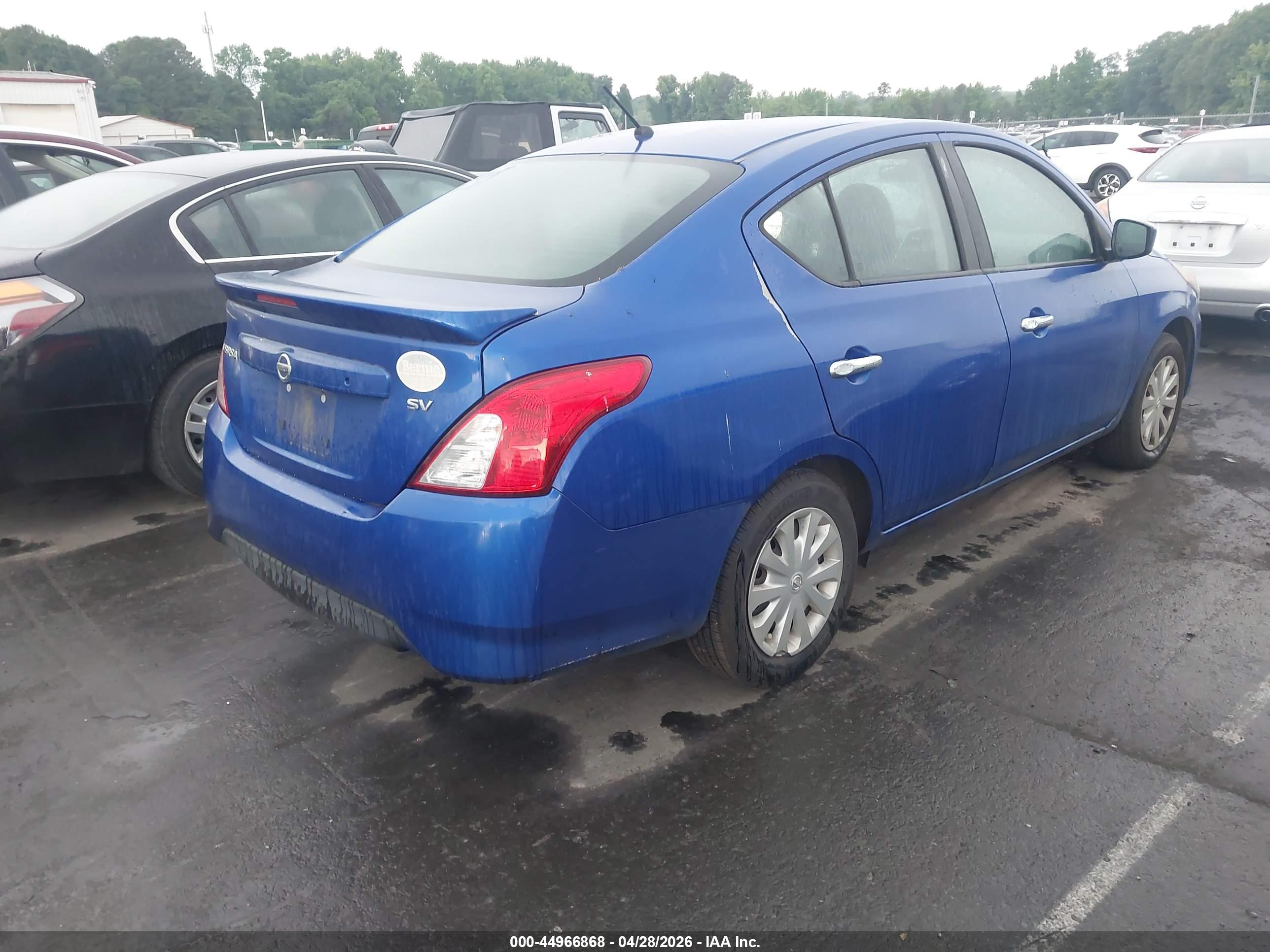 NISSAN VERSA image 4