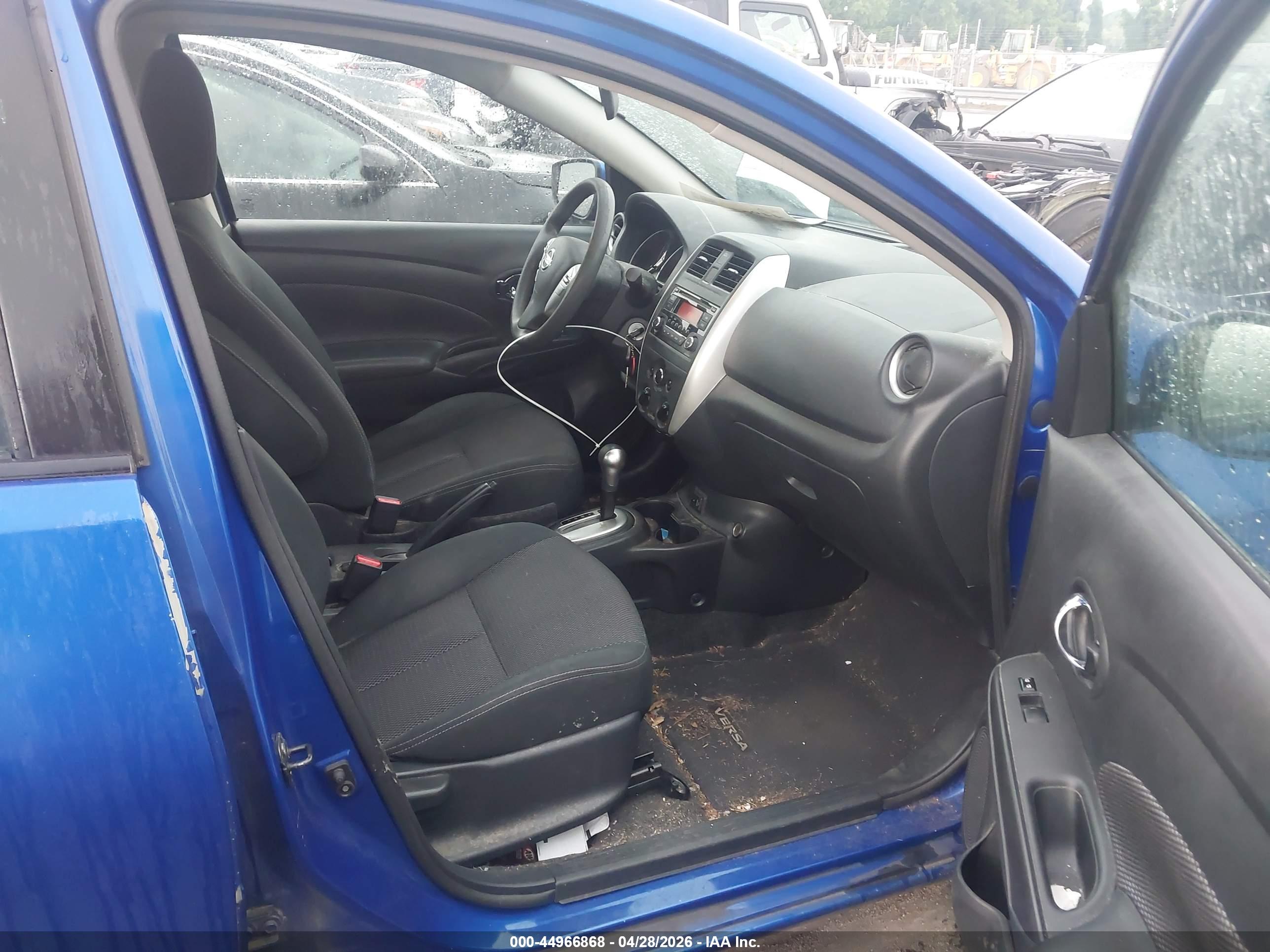 NISSAN VERSA image 5