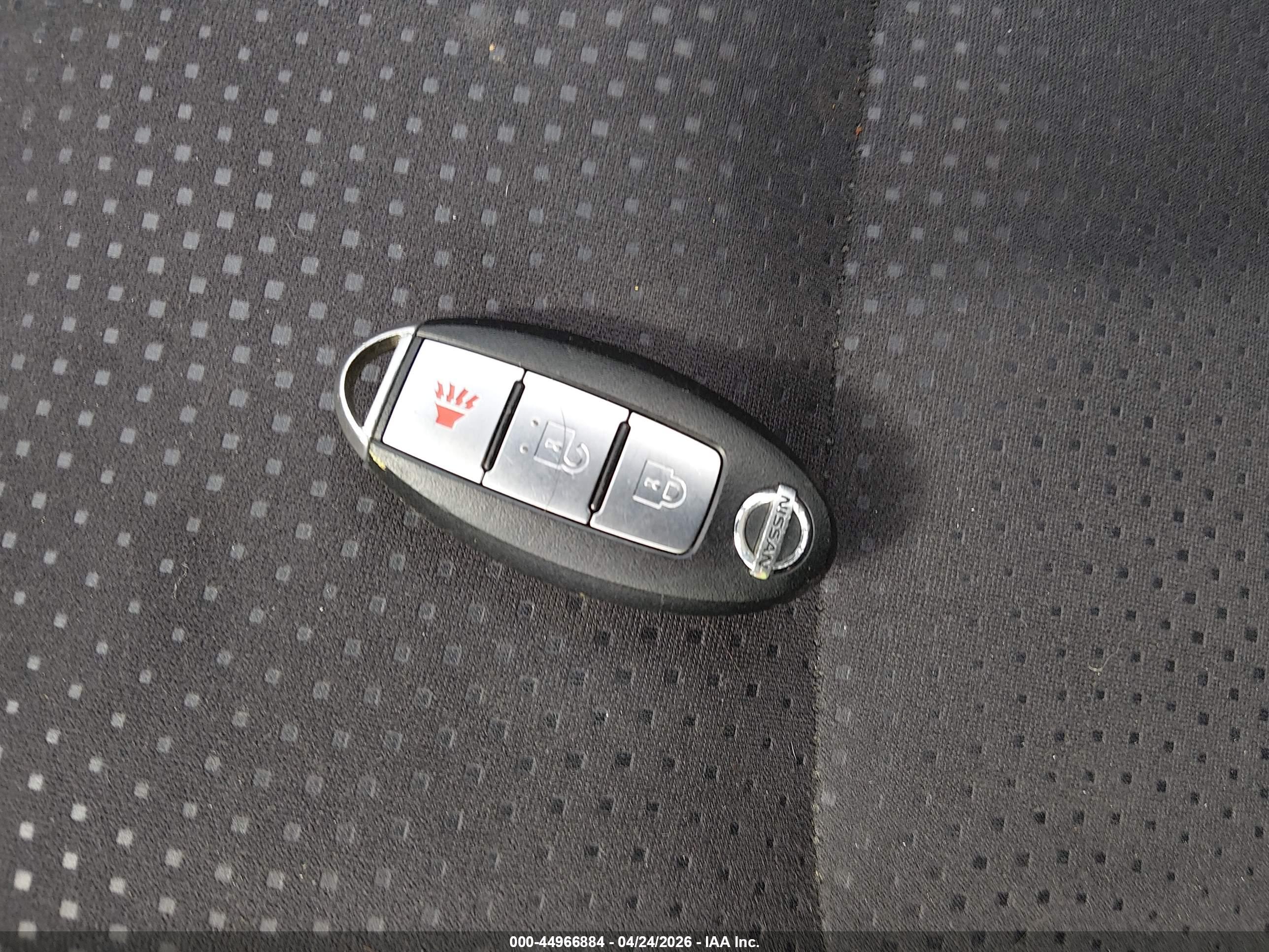 NISSAN LEAF image 11