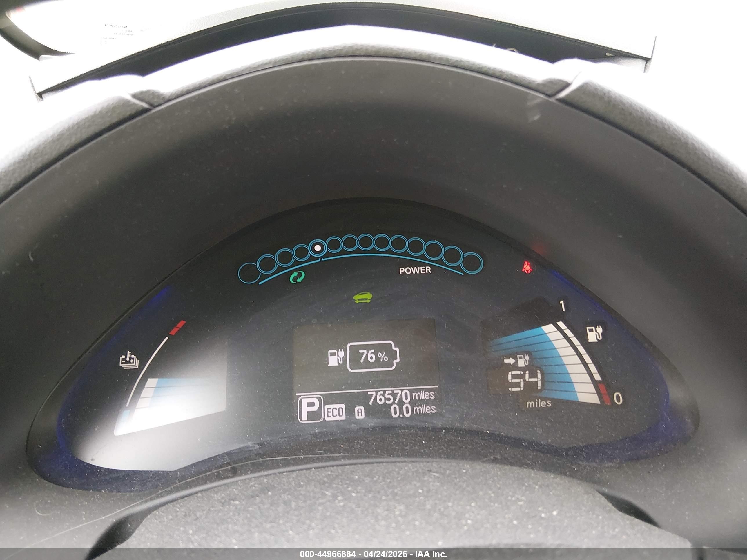 NISSAN LEAF image 7
