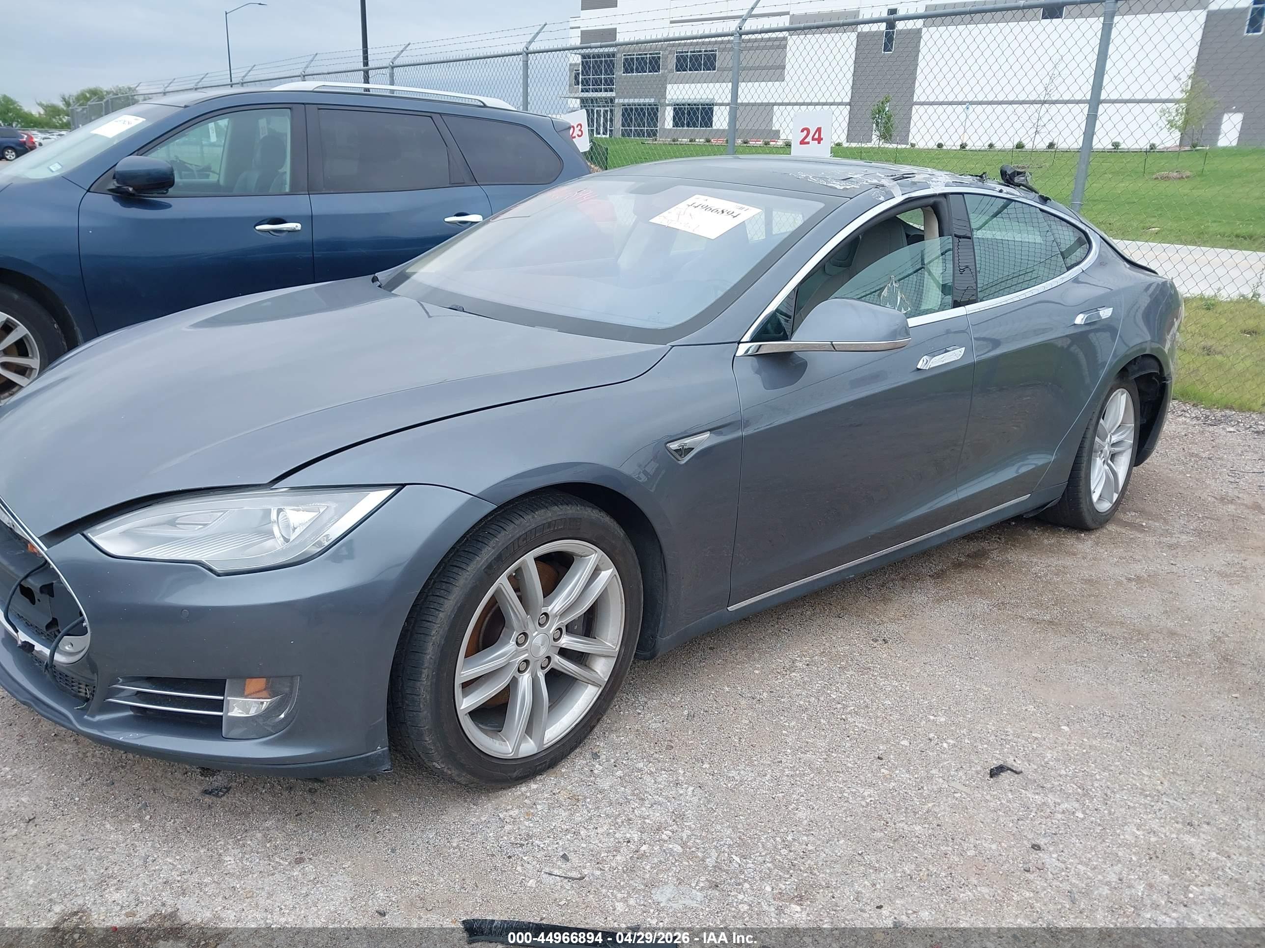 TESLA MODEL image 2