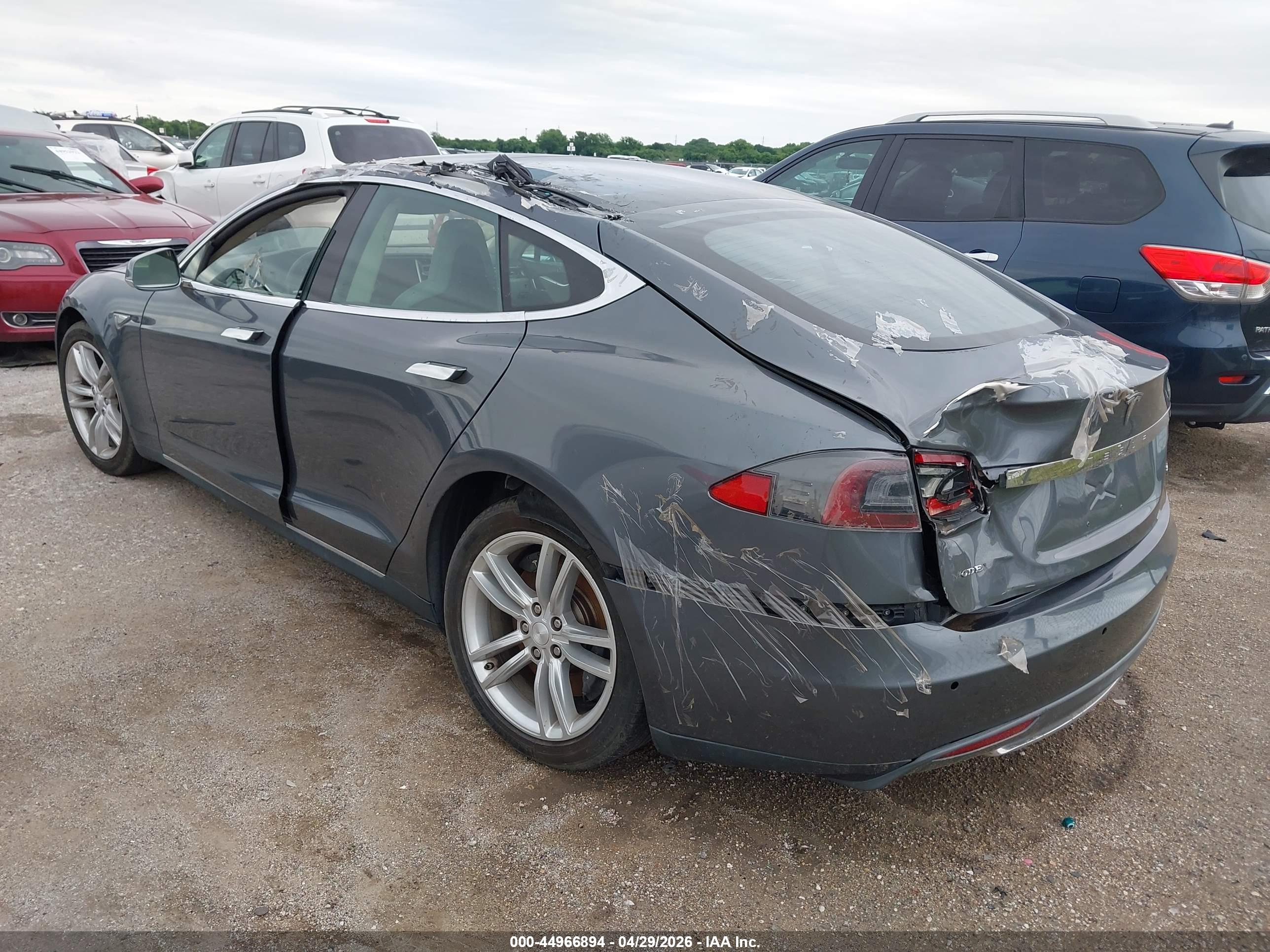 TESLA MODEL image 3
