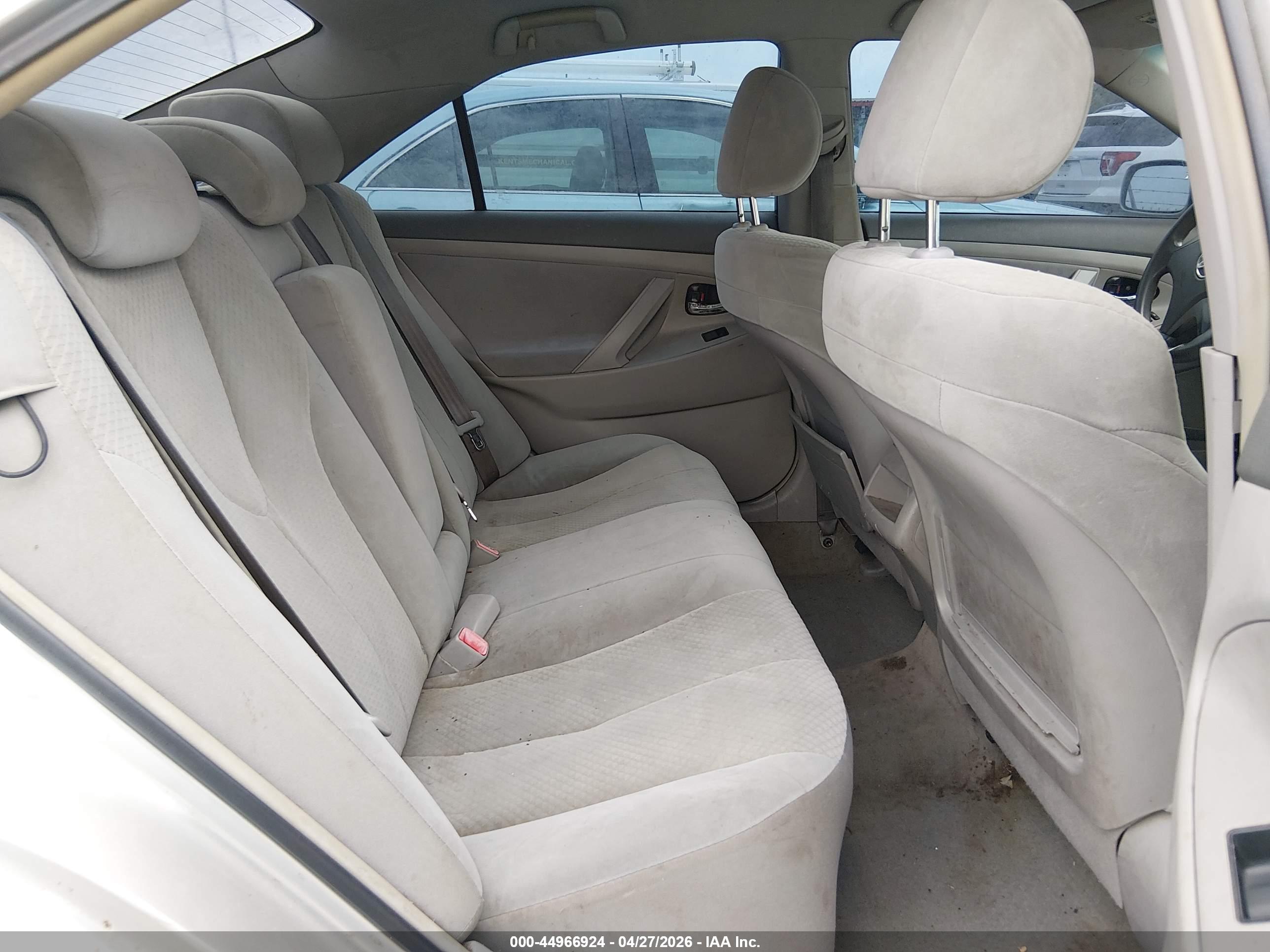 TOYOTA CAMRY image 8