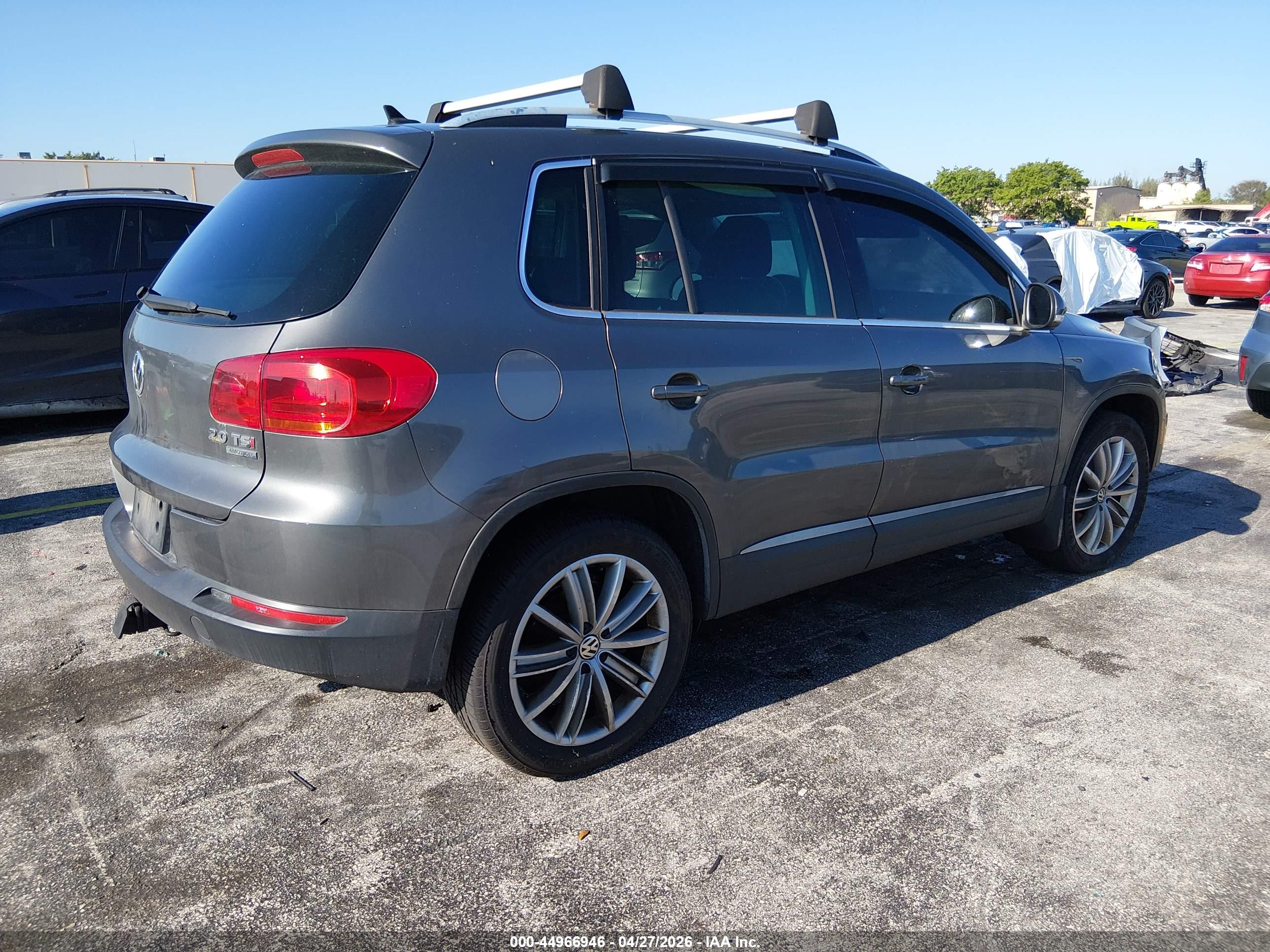 VOLKSWAGEN TIGUAN image 4