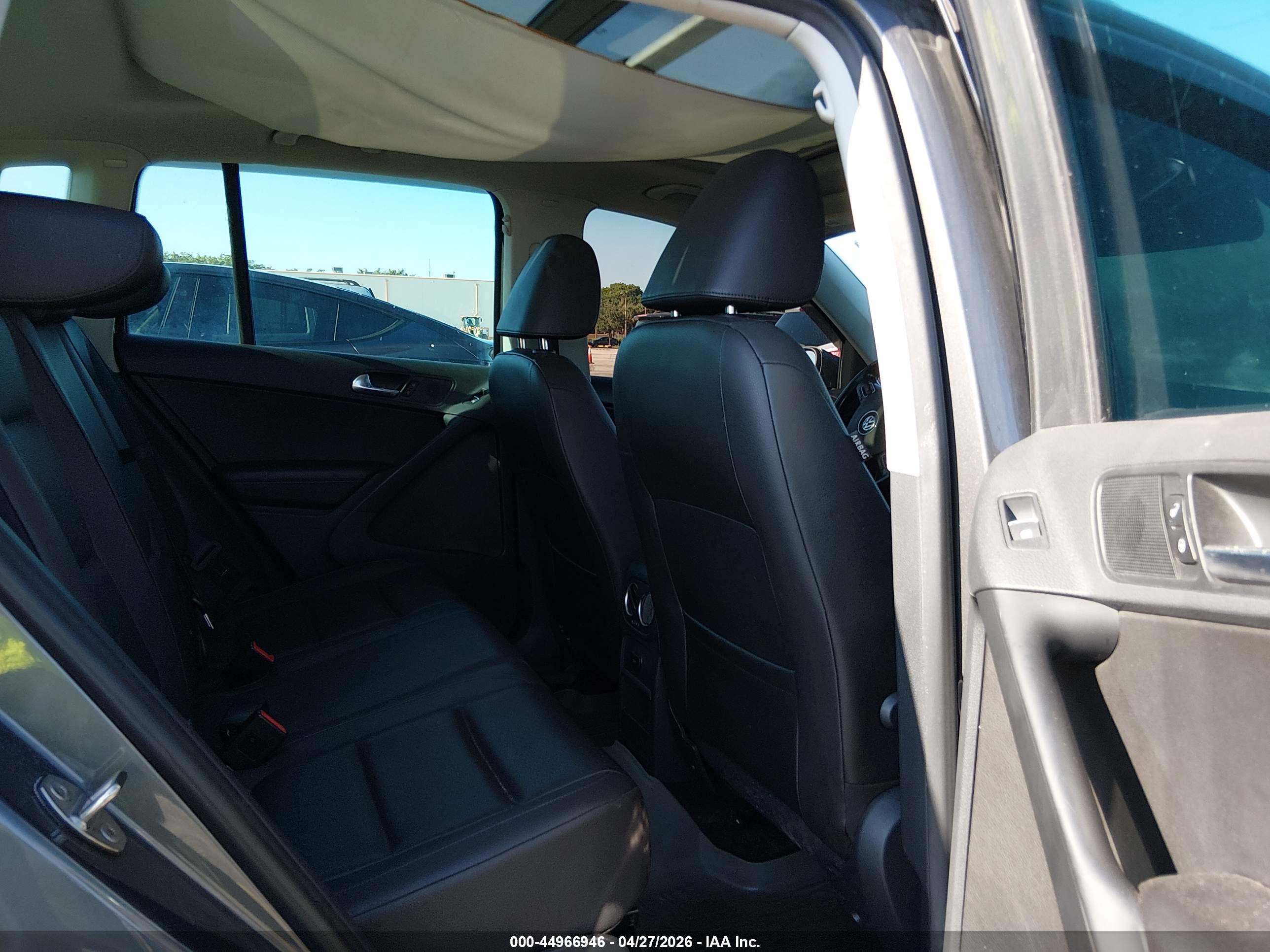 VOLKSWAGEN TIGUAN image 8
