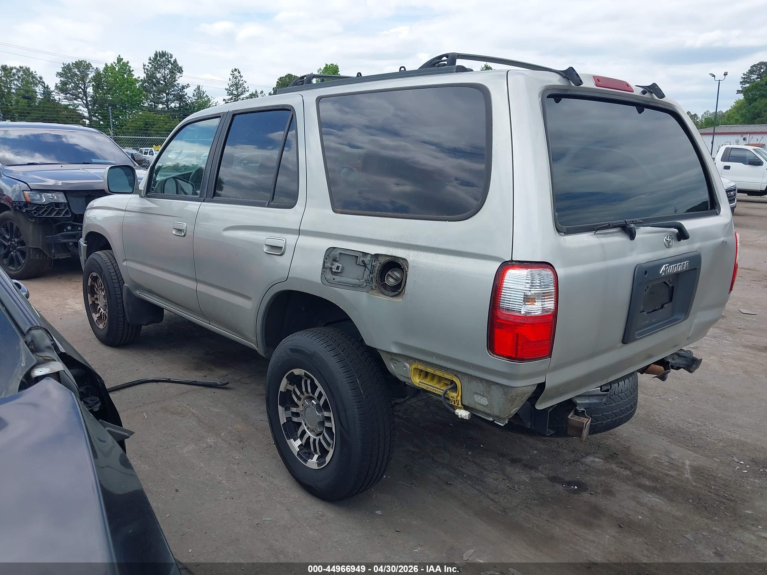 TOYOTA 4RUNNER image 3