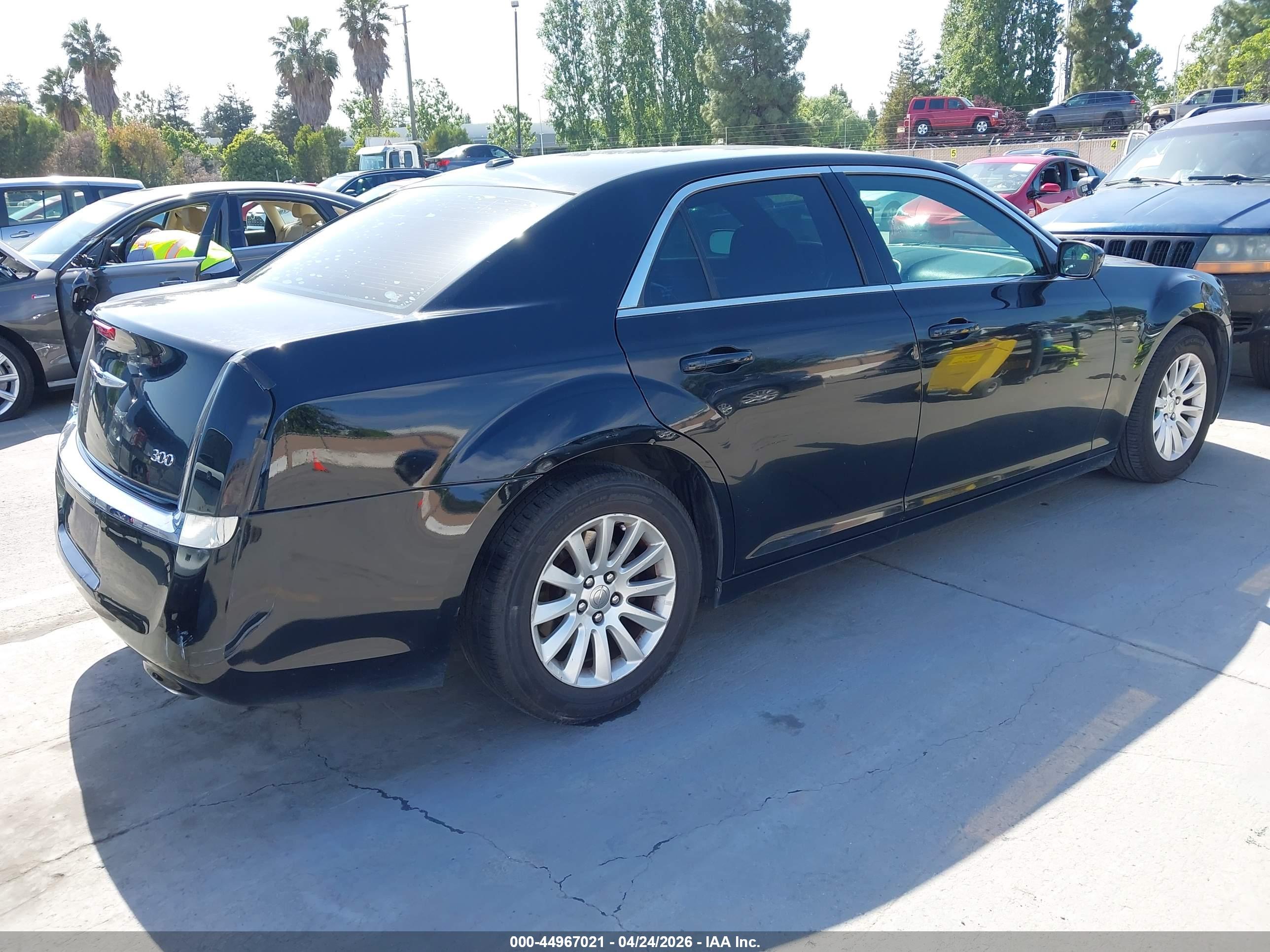 CHRYSLER 300 image 4