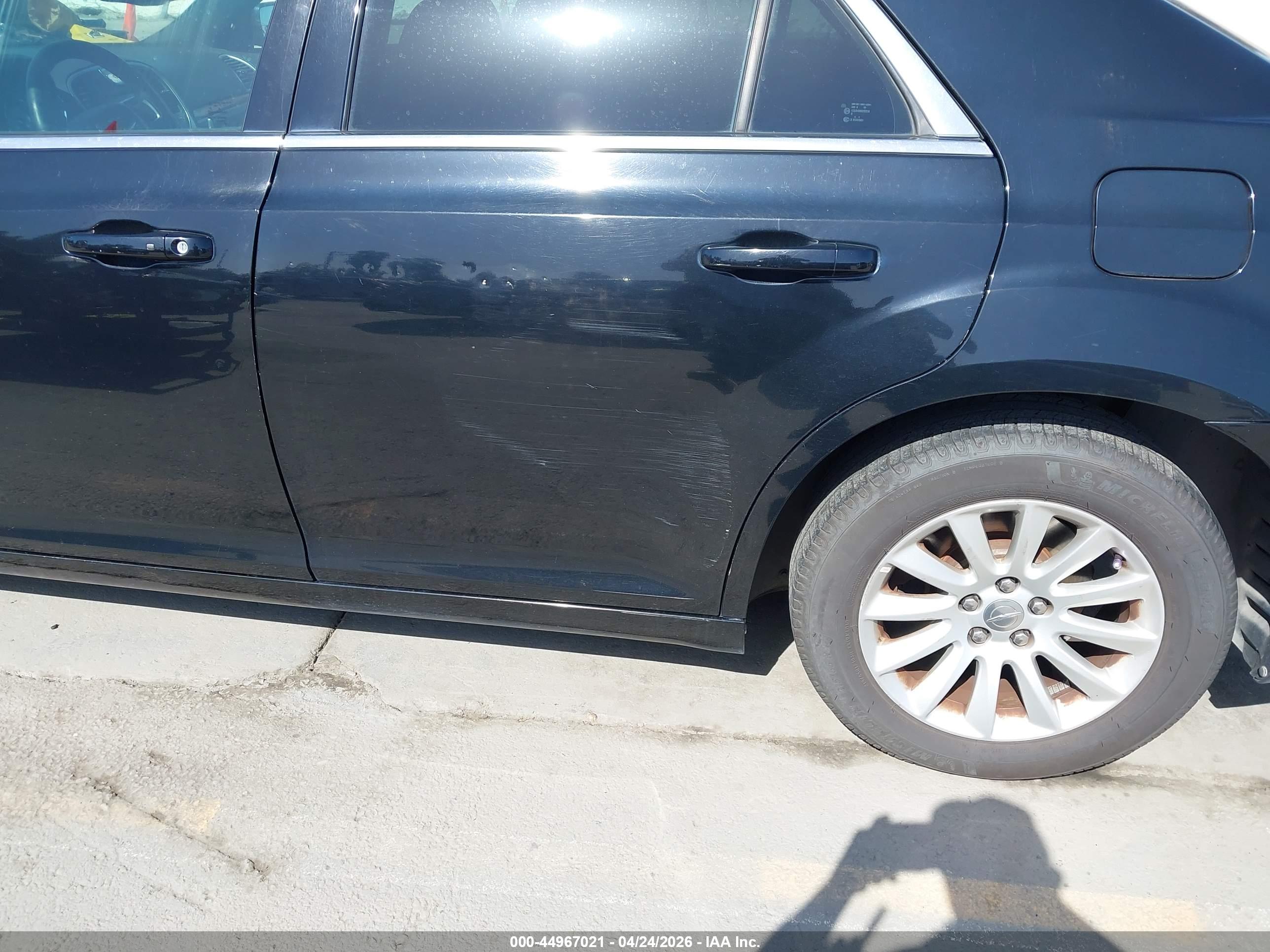 CHRYSLER 300 image 6