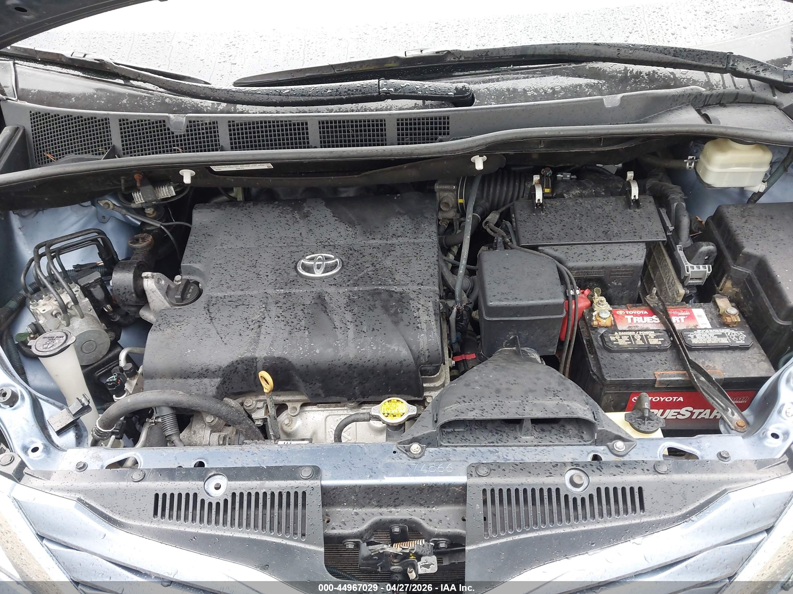 TOYOTA SIENNA image 10