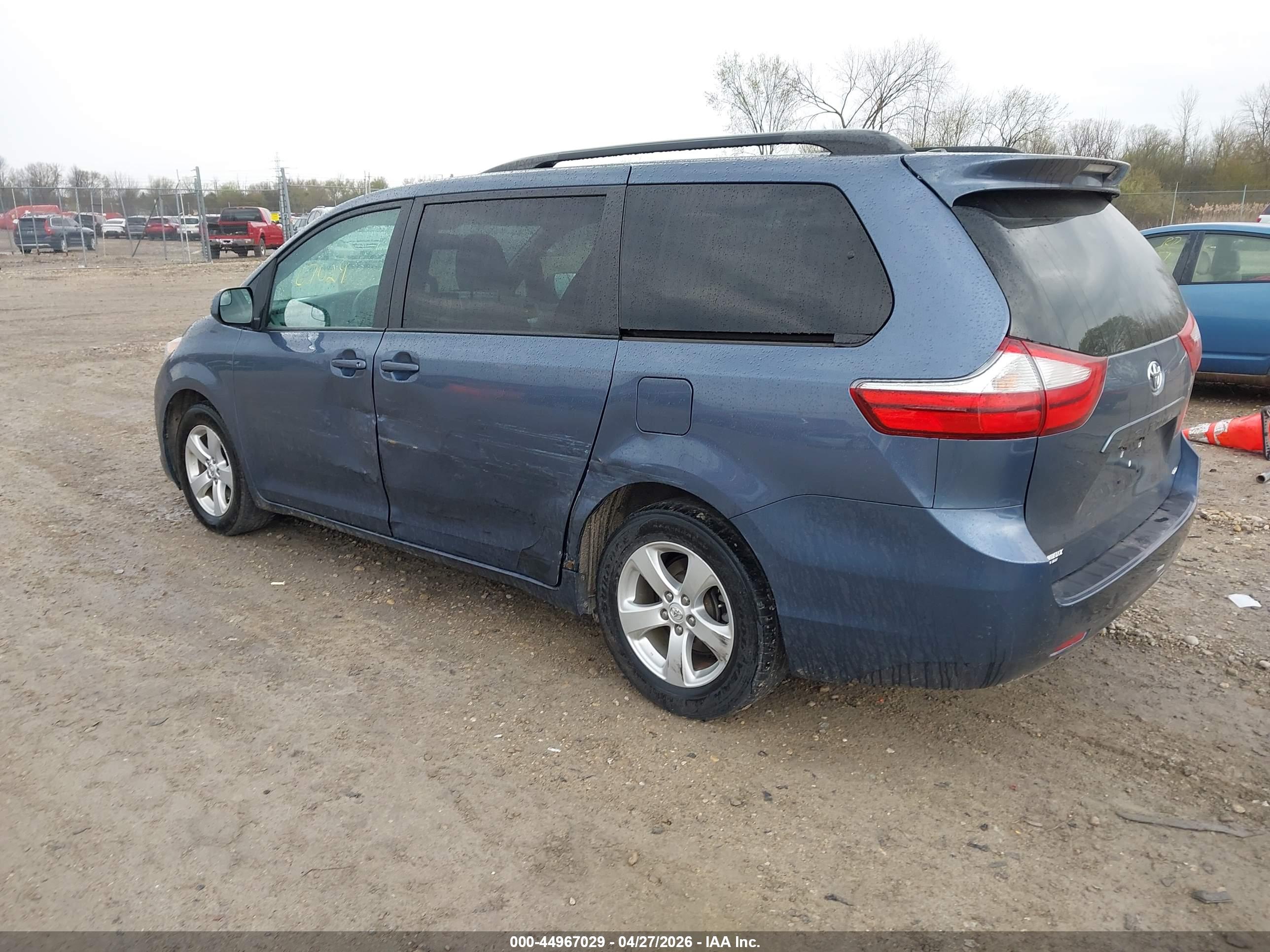 TOYOTA SIENNA image 3