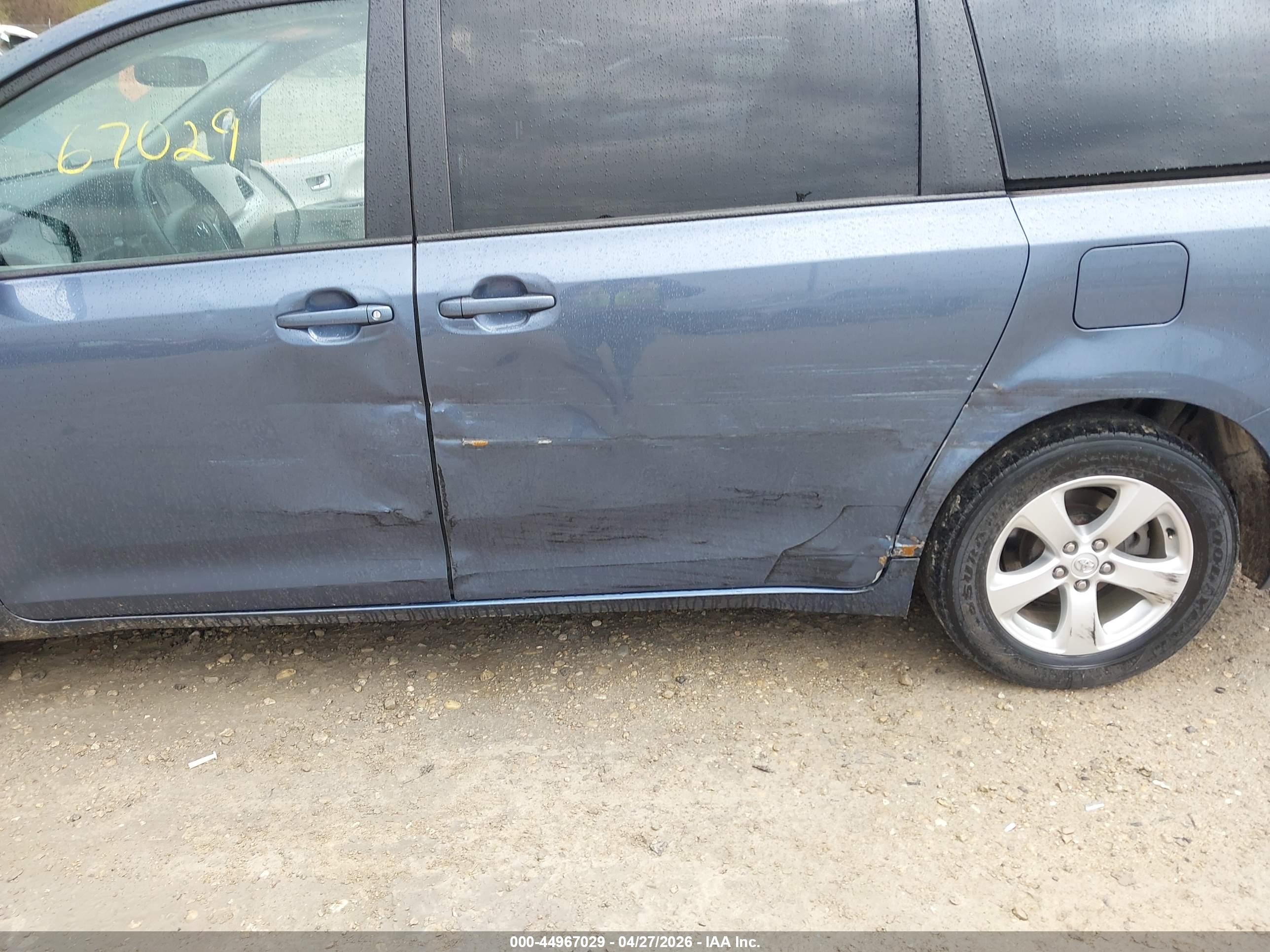 TOYOTA SIENNA image 6