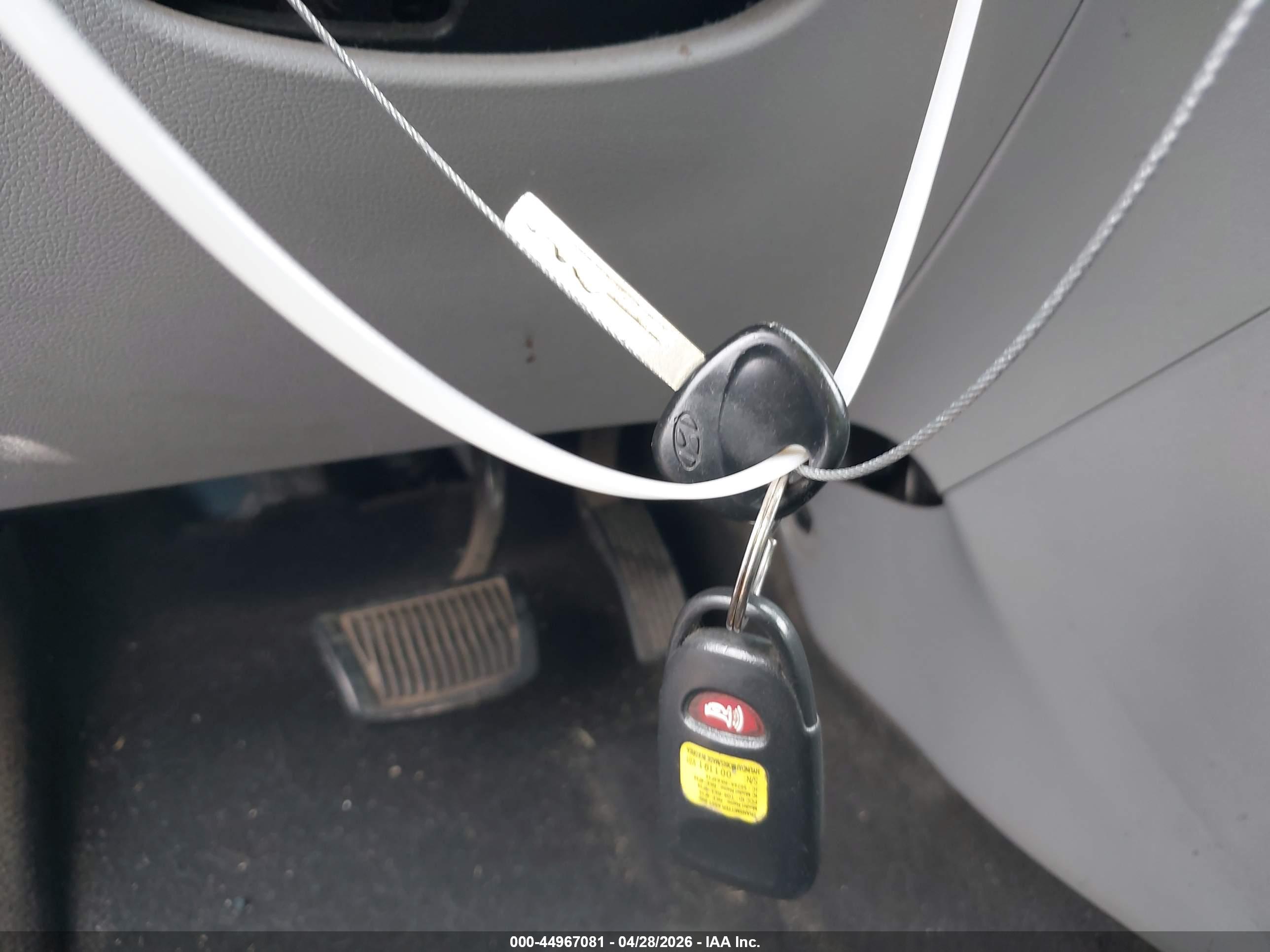 HYUNDAI ACCENT image 11