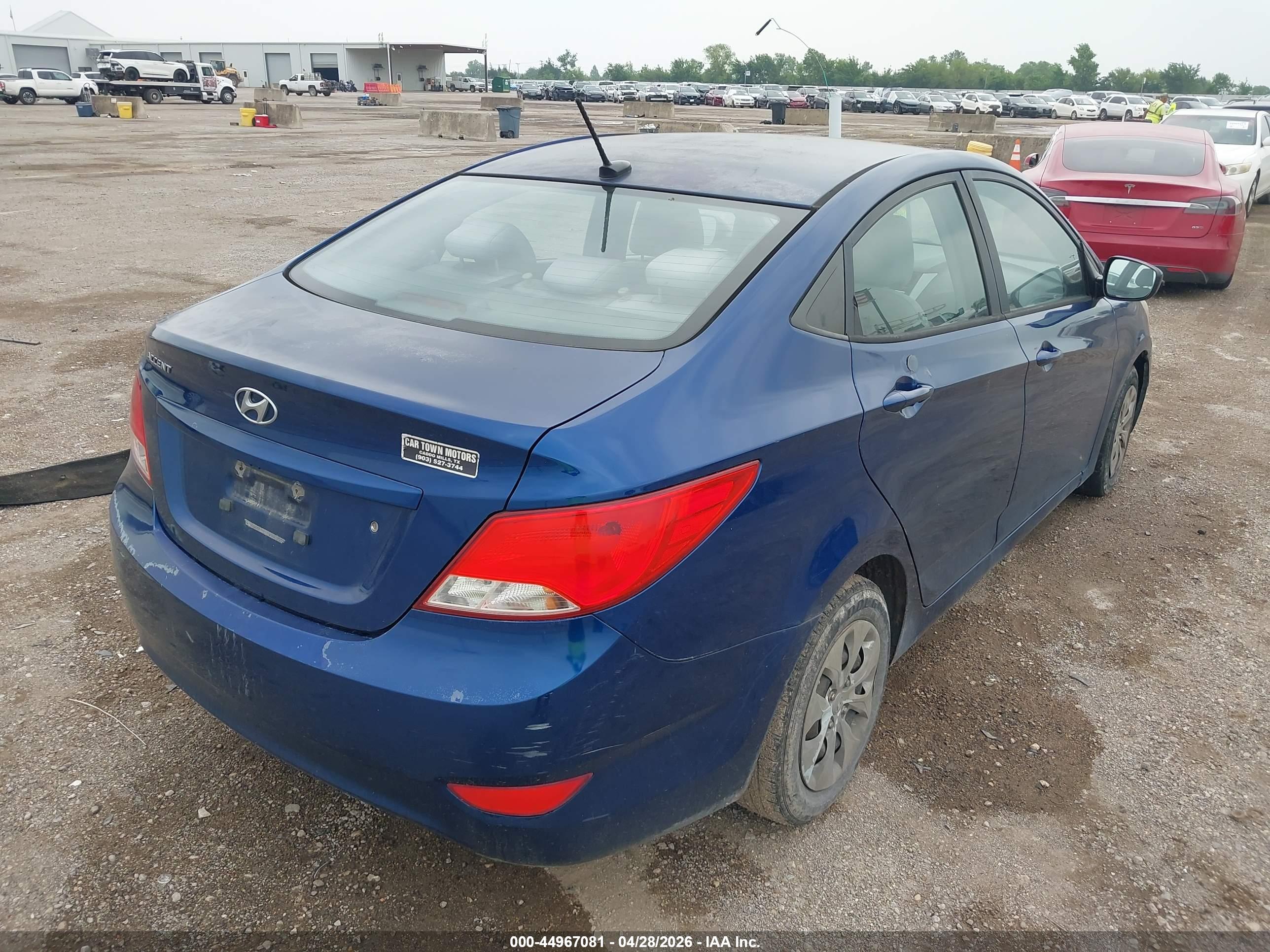 HYUNDAI ACCENT image 4