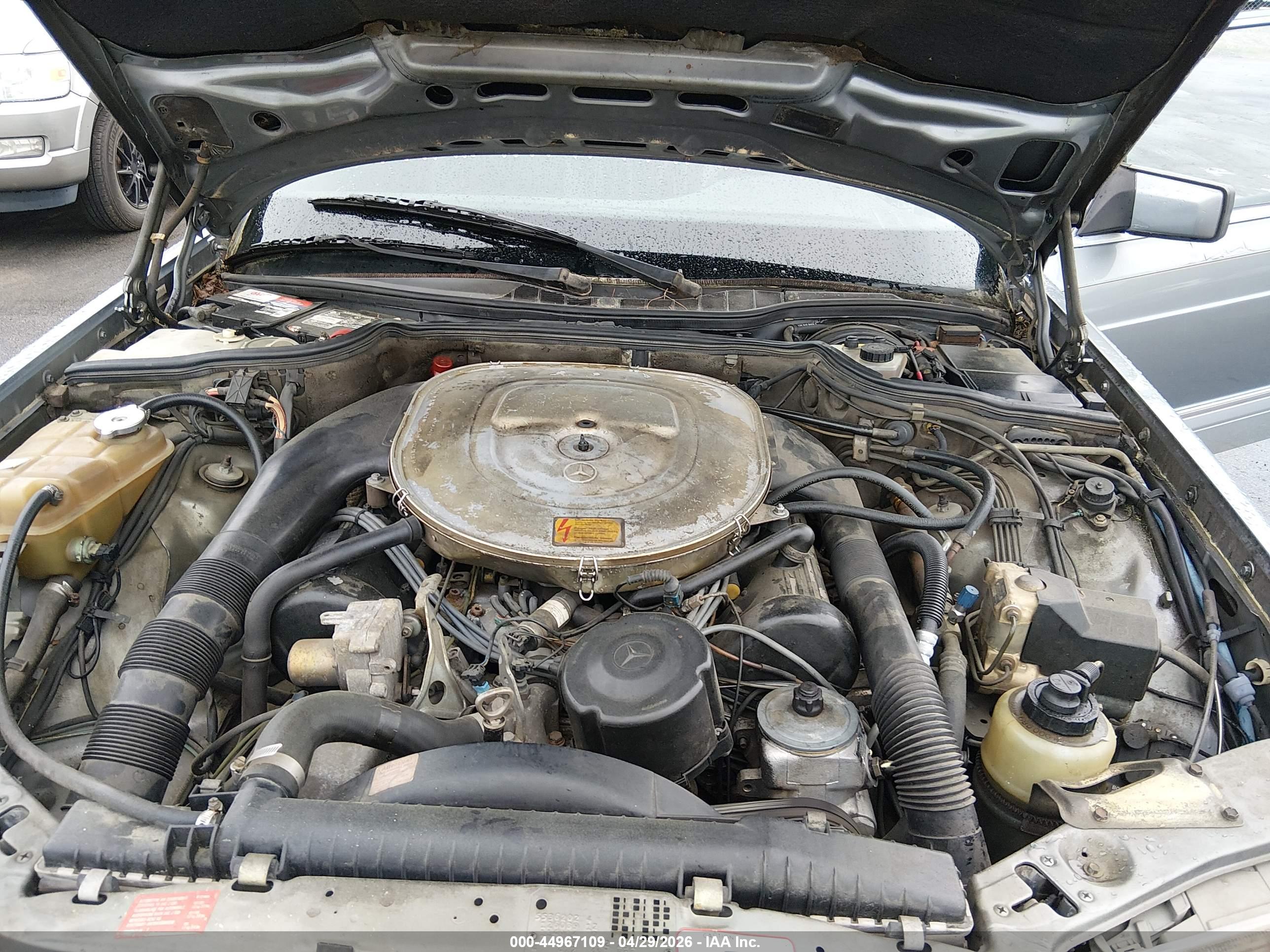 MERCEDES-BENZ 560 image 10