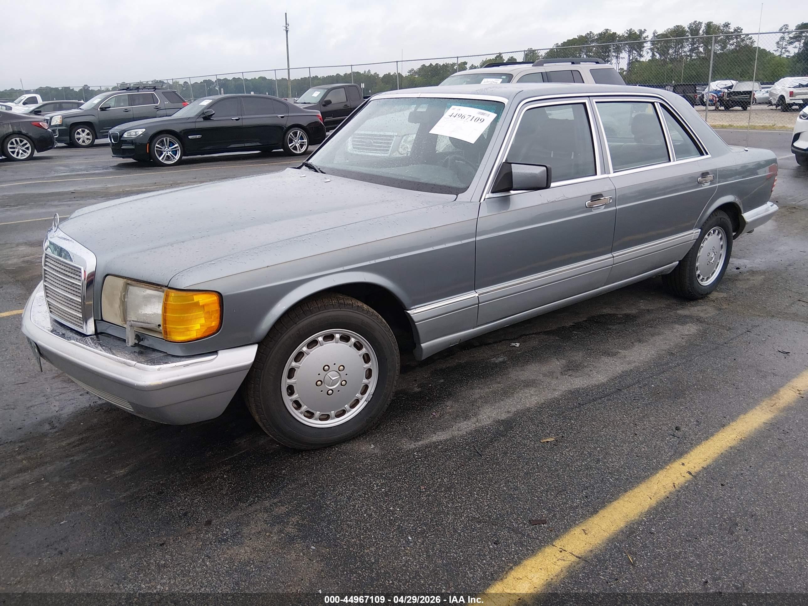 MERCEDES-BENZ 560 image 2