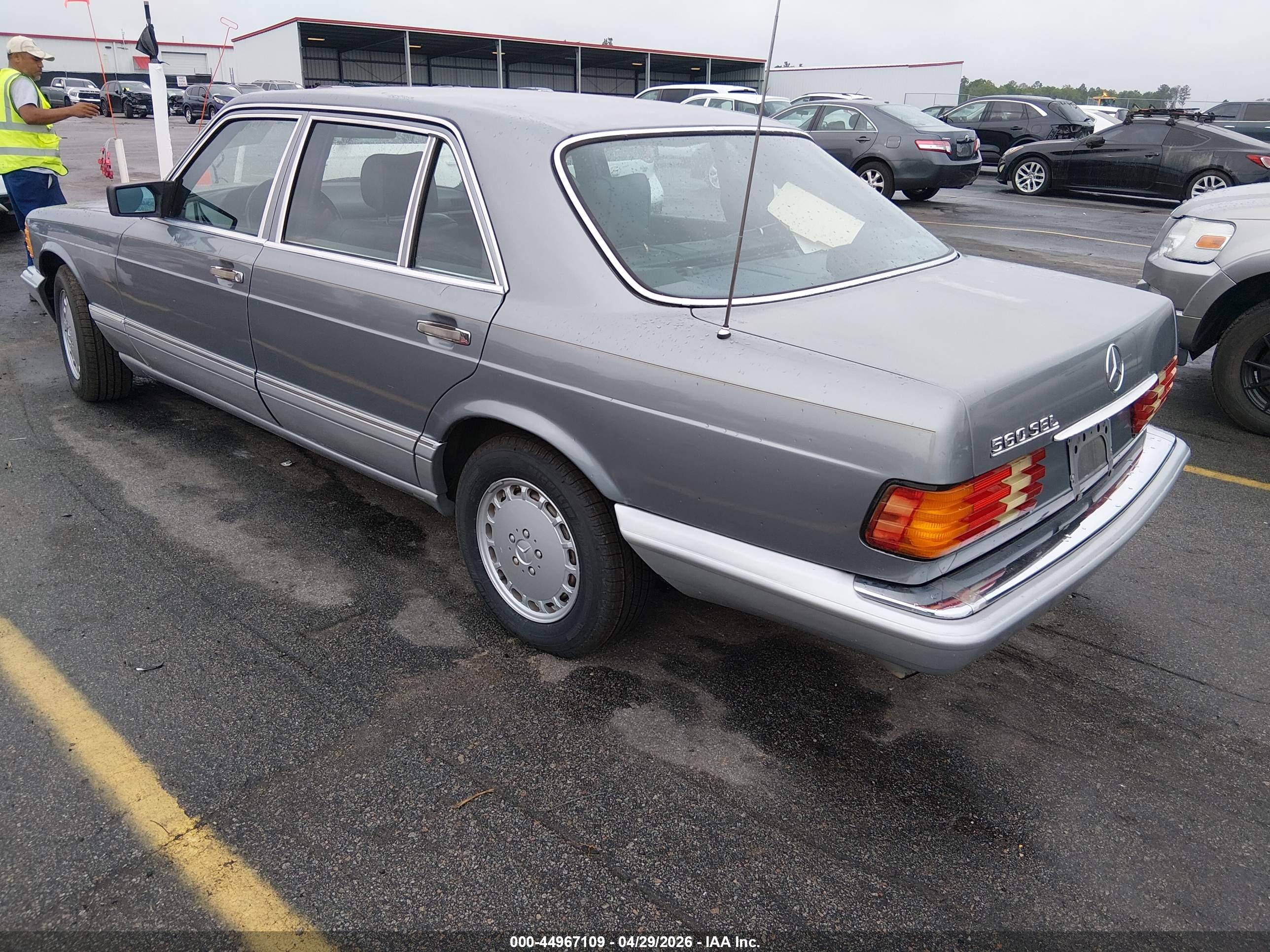MERCEDES-BENZ 560 image 3