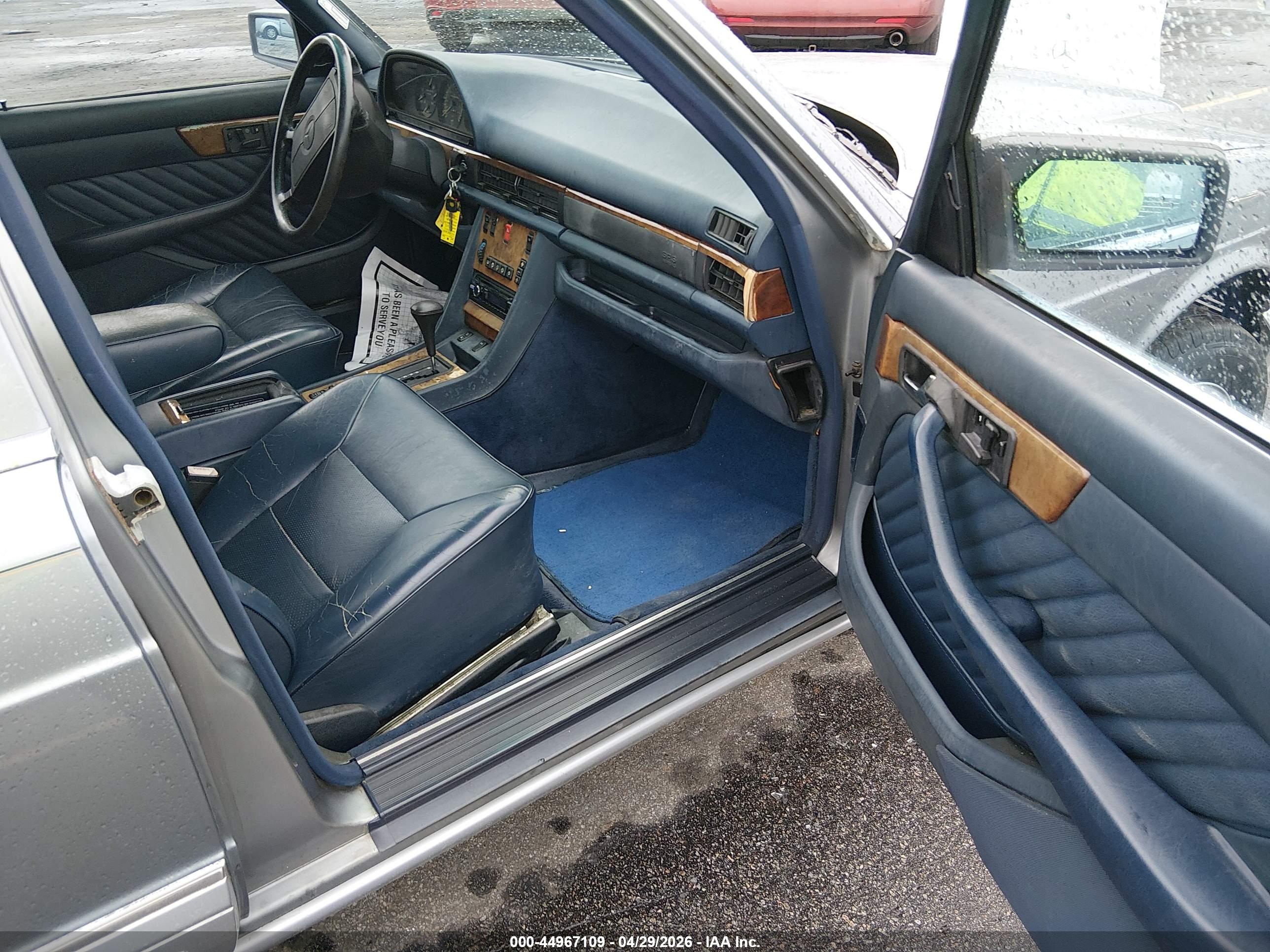 MERCEDES-BENZ 560 image 5