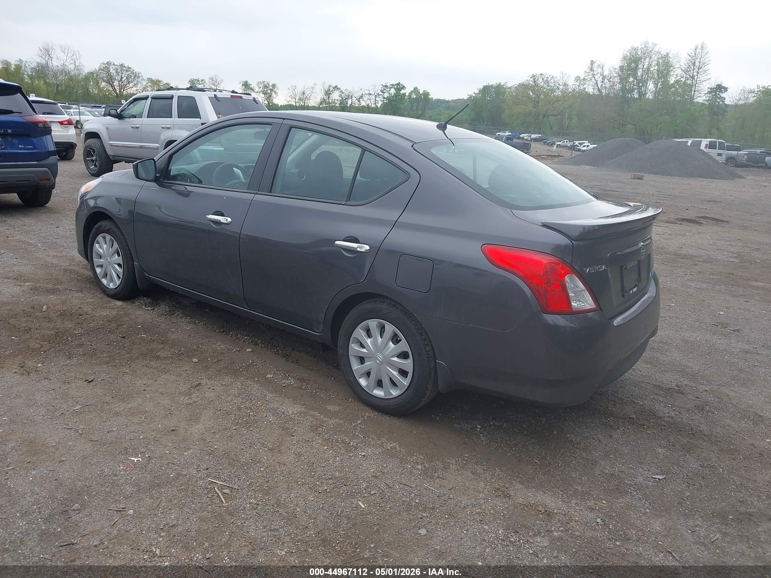 NISSAN VERSA image 3