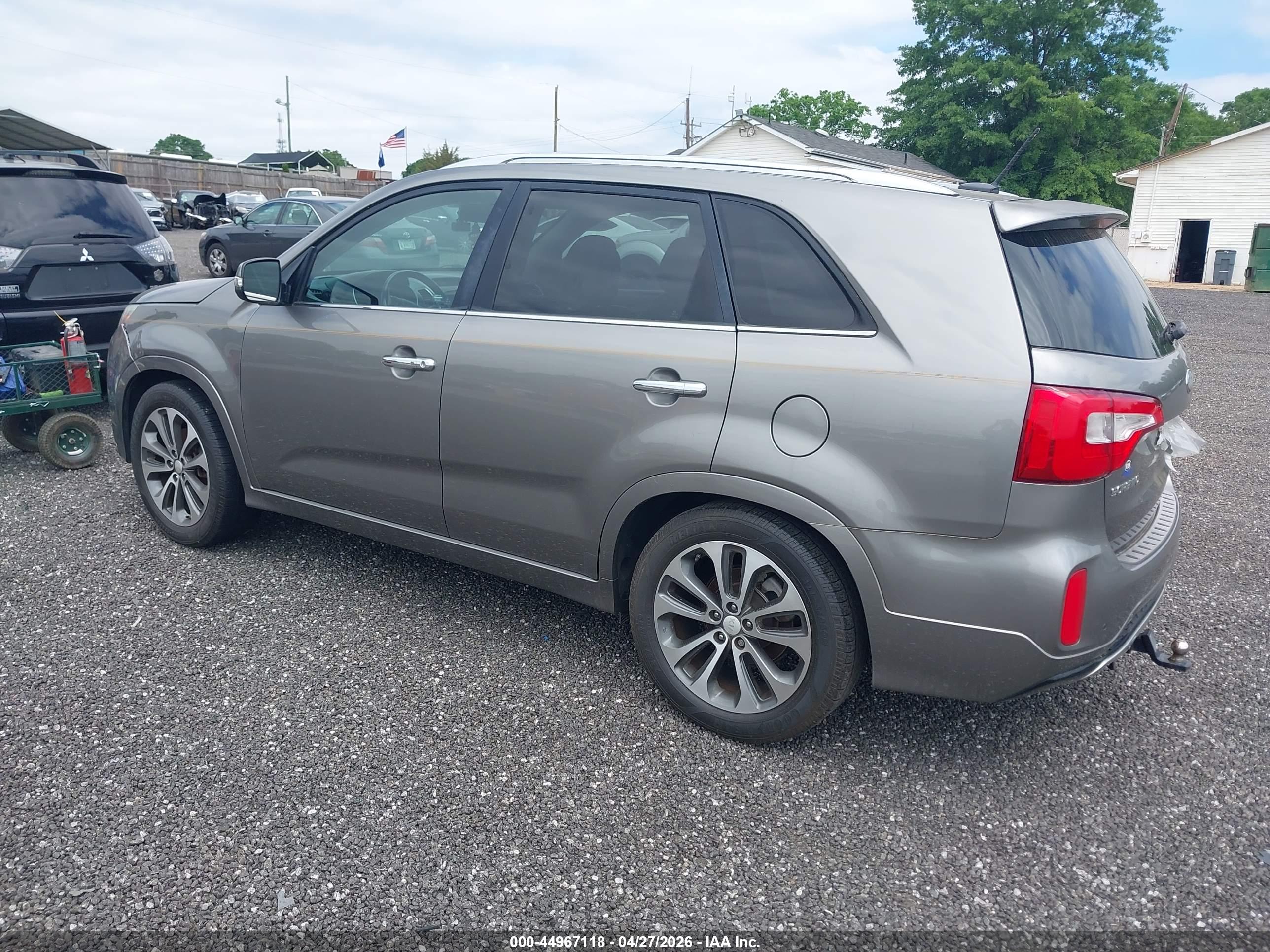 KIA SORENTO image 3