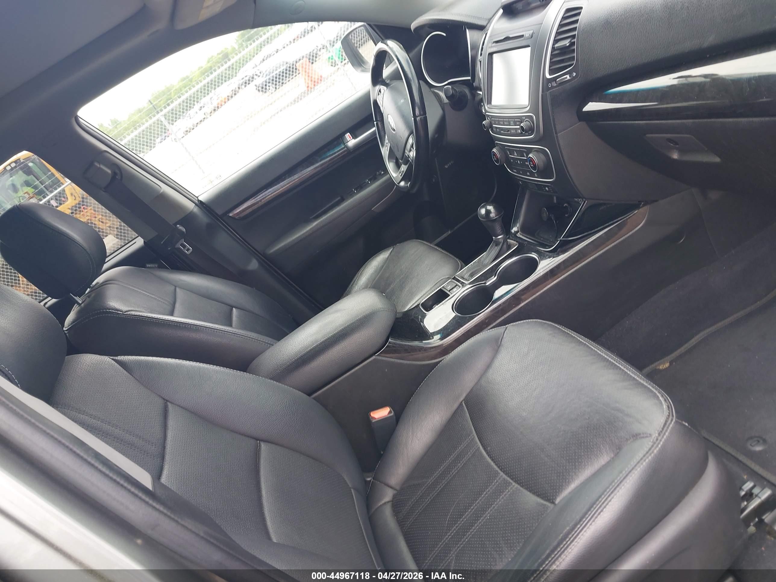 KIA SORENTO image 5
