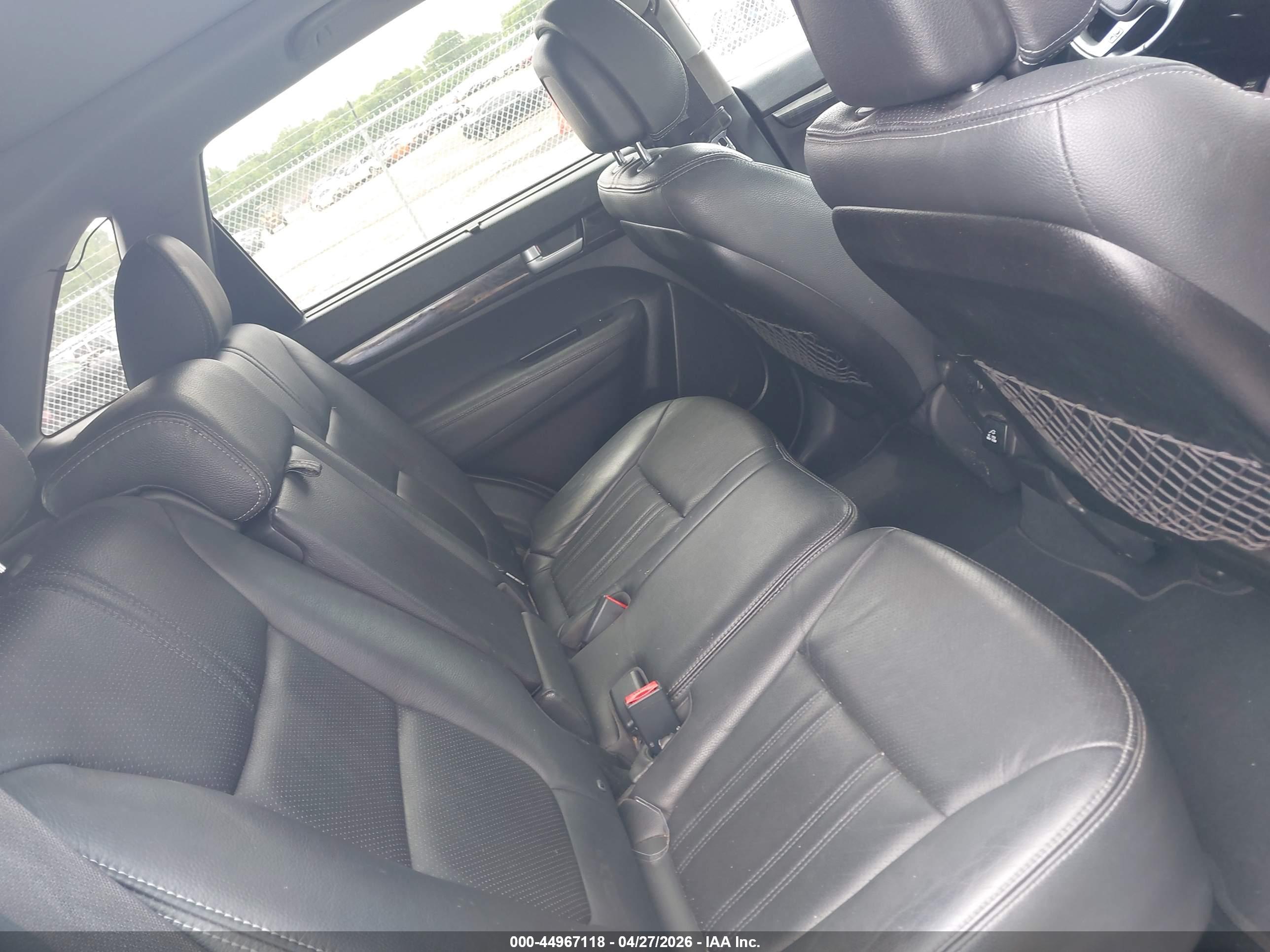 KIA SORENTO image 8