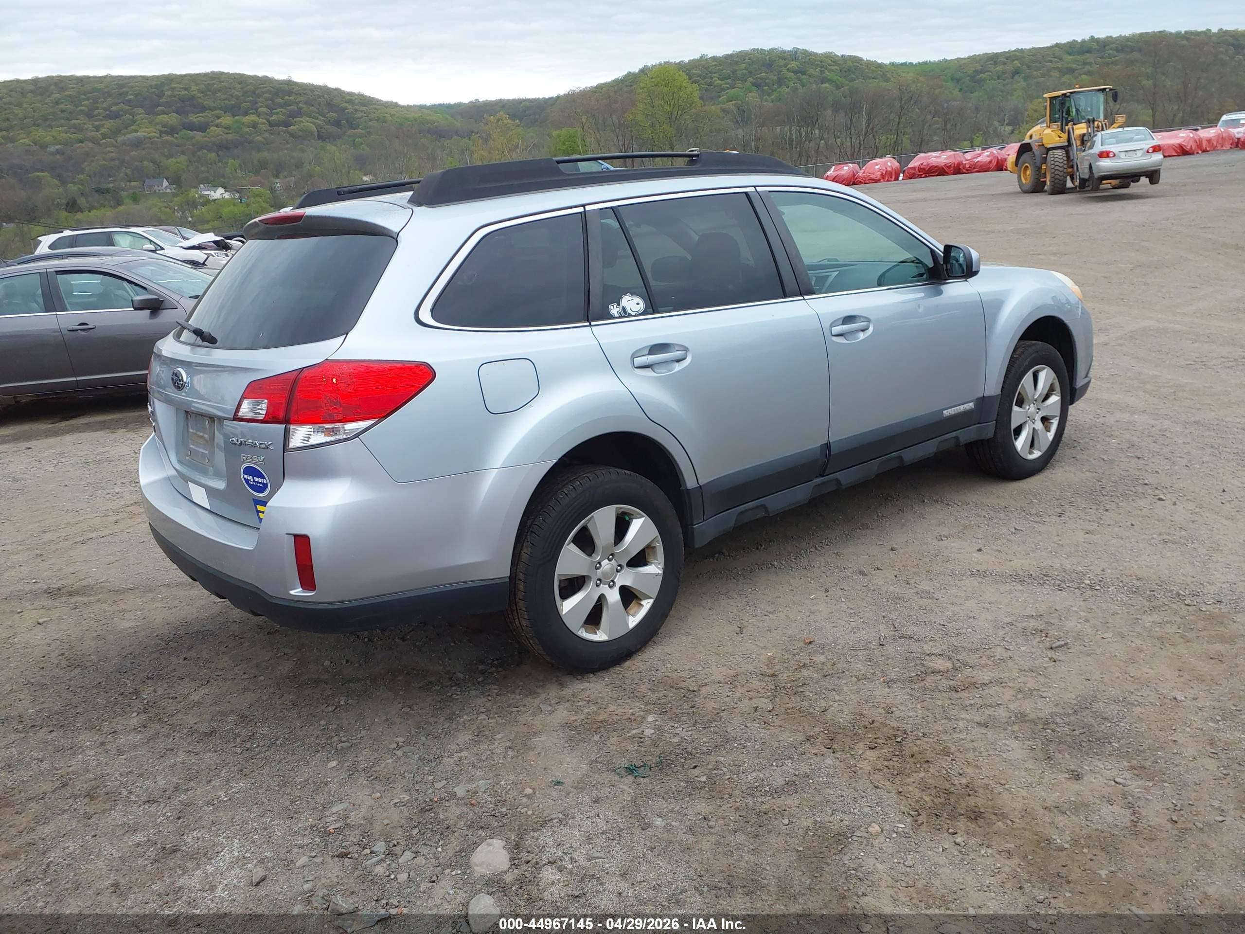 SUBARU OUTBACK image 4