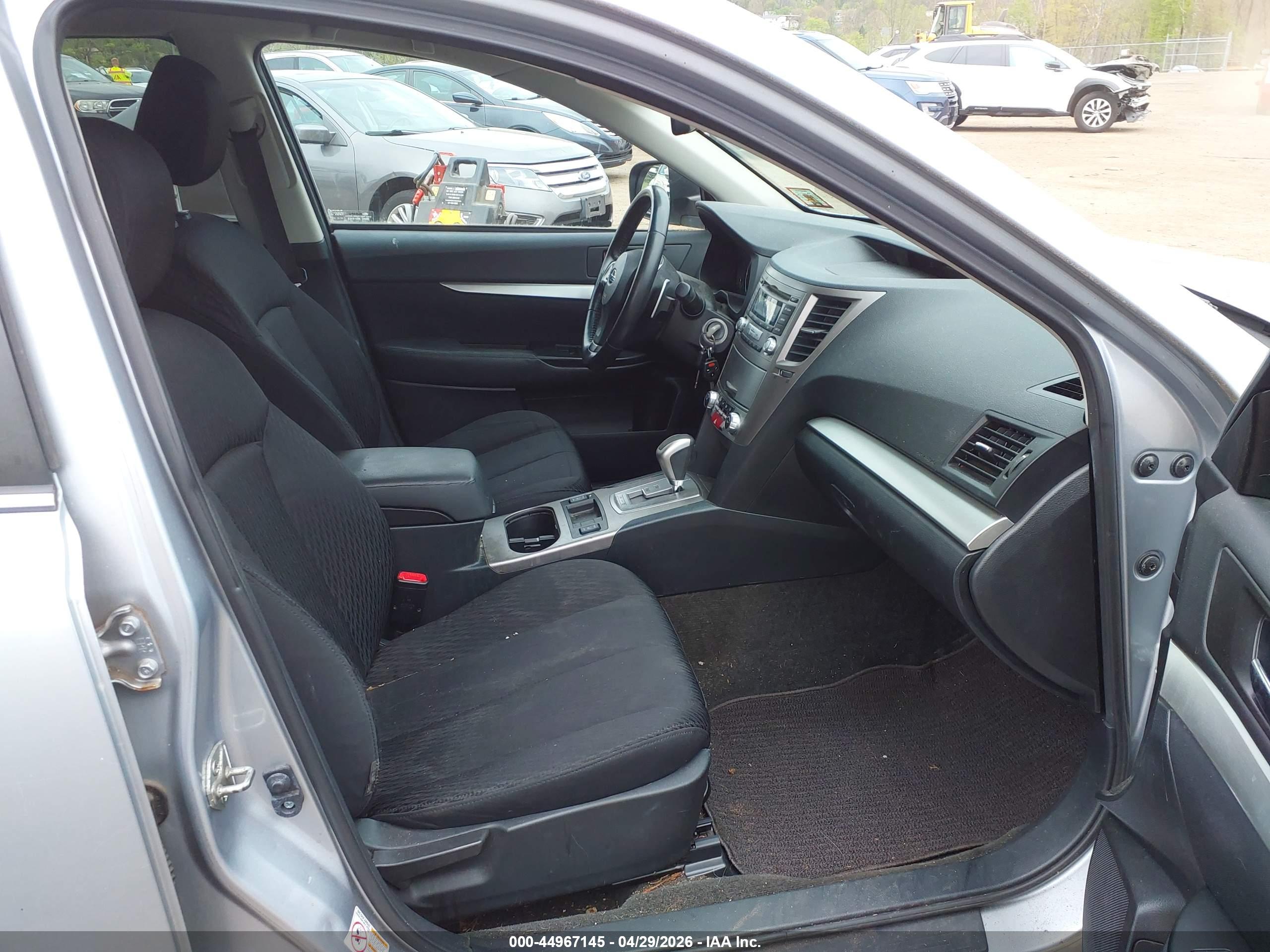 SUBARU OUTBACK image 5