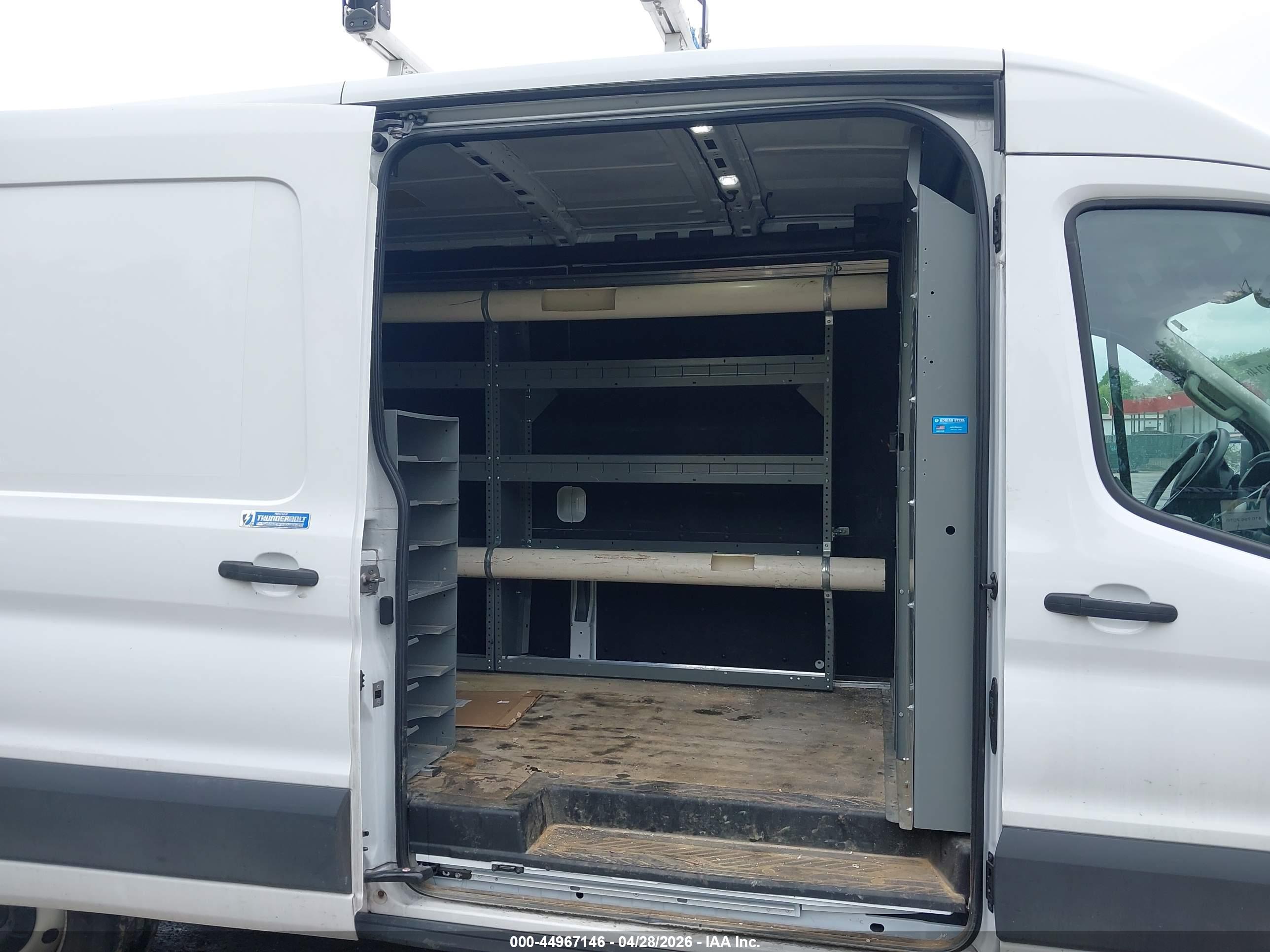 FORD TRANSIT-250 image 8