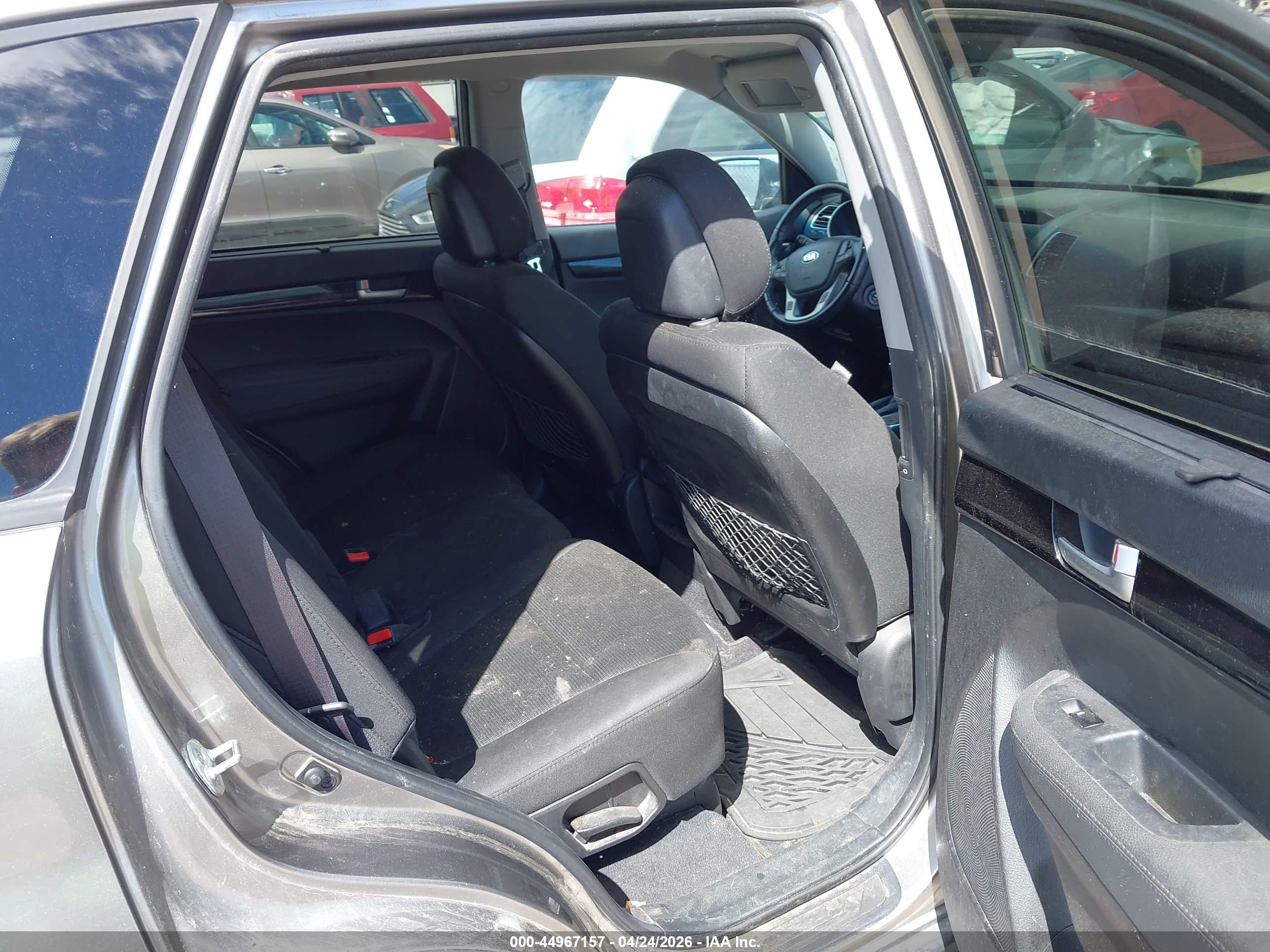 KIA SORENTO image 8