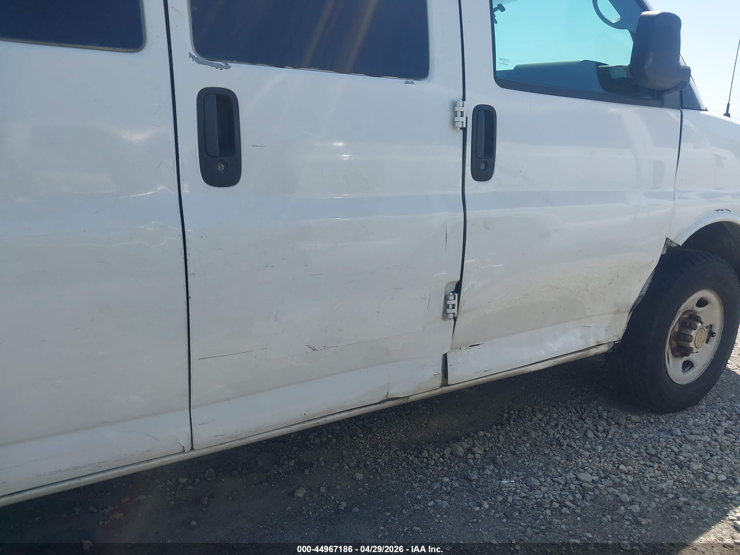 CHEVROLET EXPRESS image 6