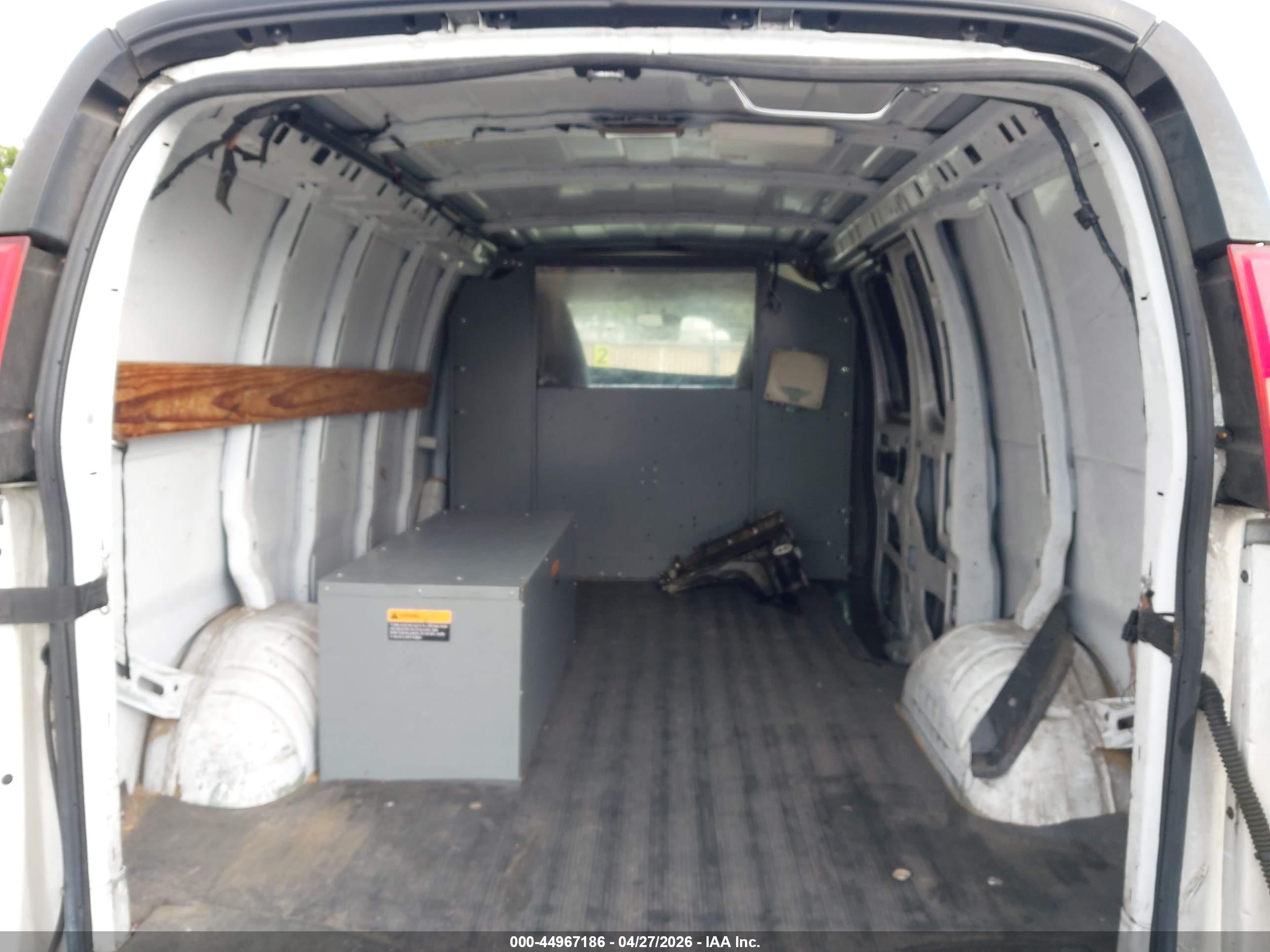 CHEVROLET EXPRESS image 8