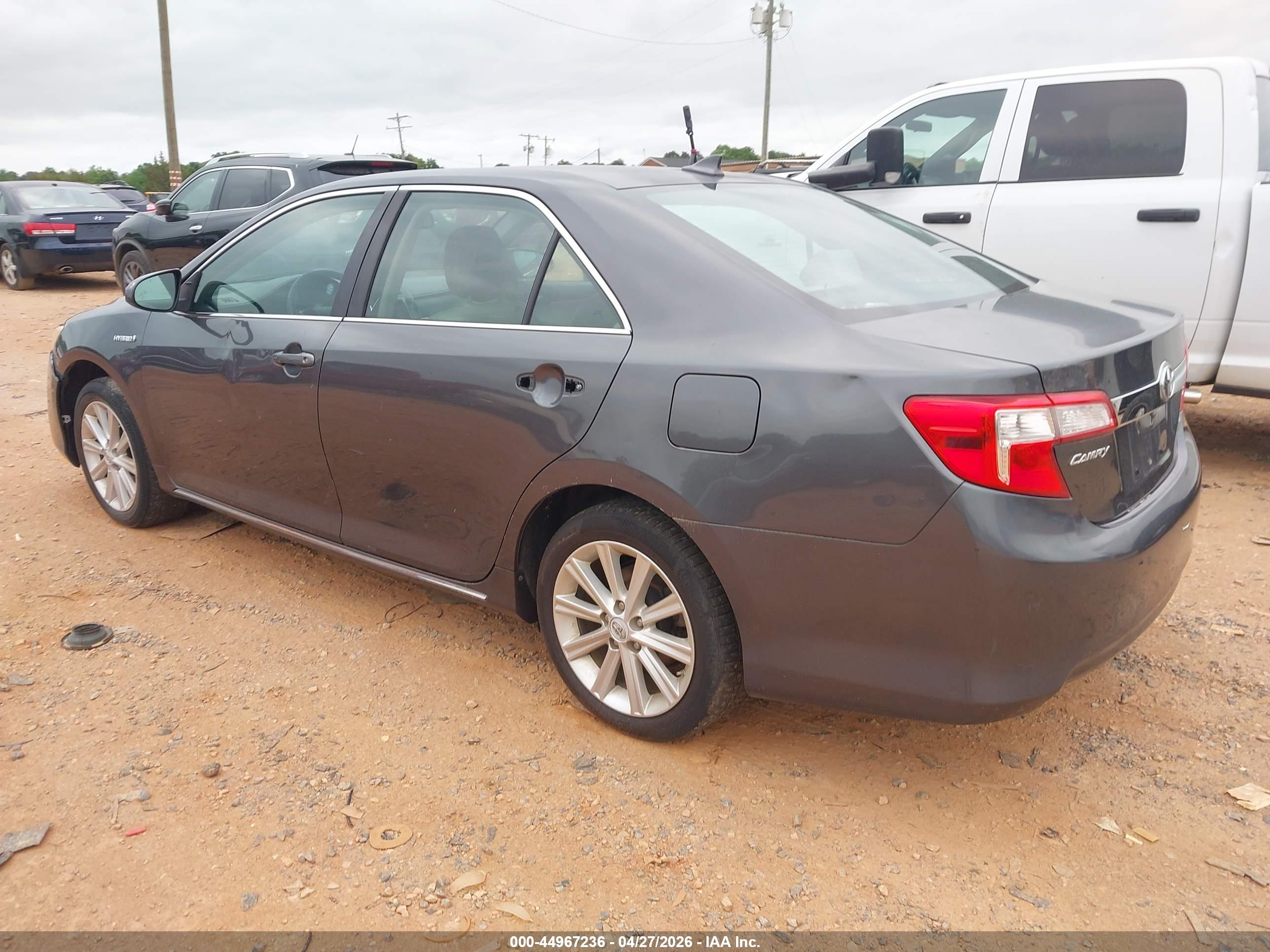 TOYOTA CAMRY image 3