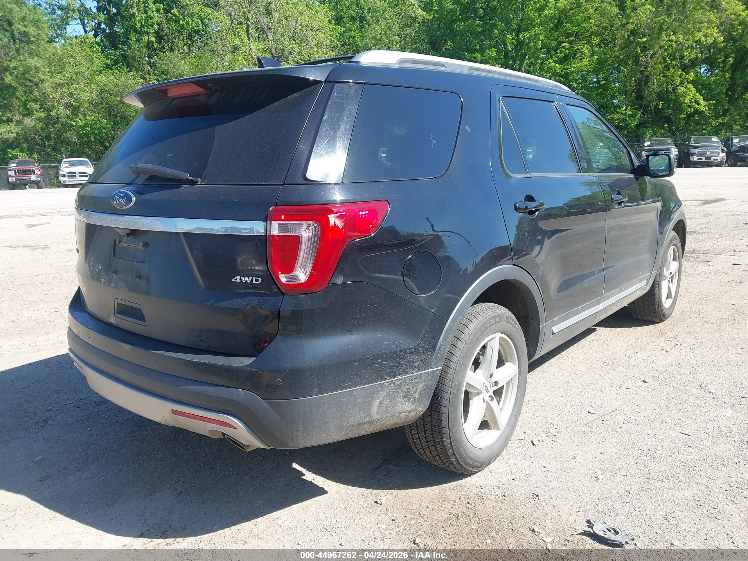 FORD EXPLORER image 4
