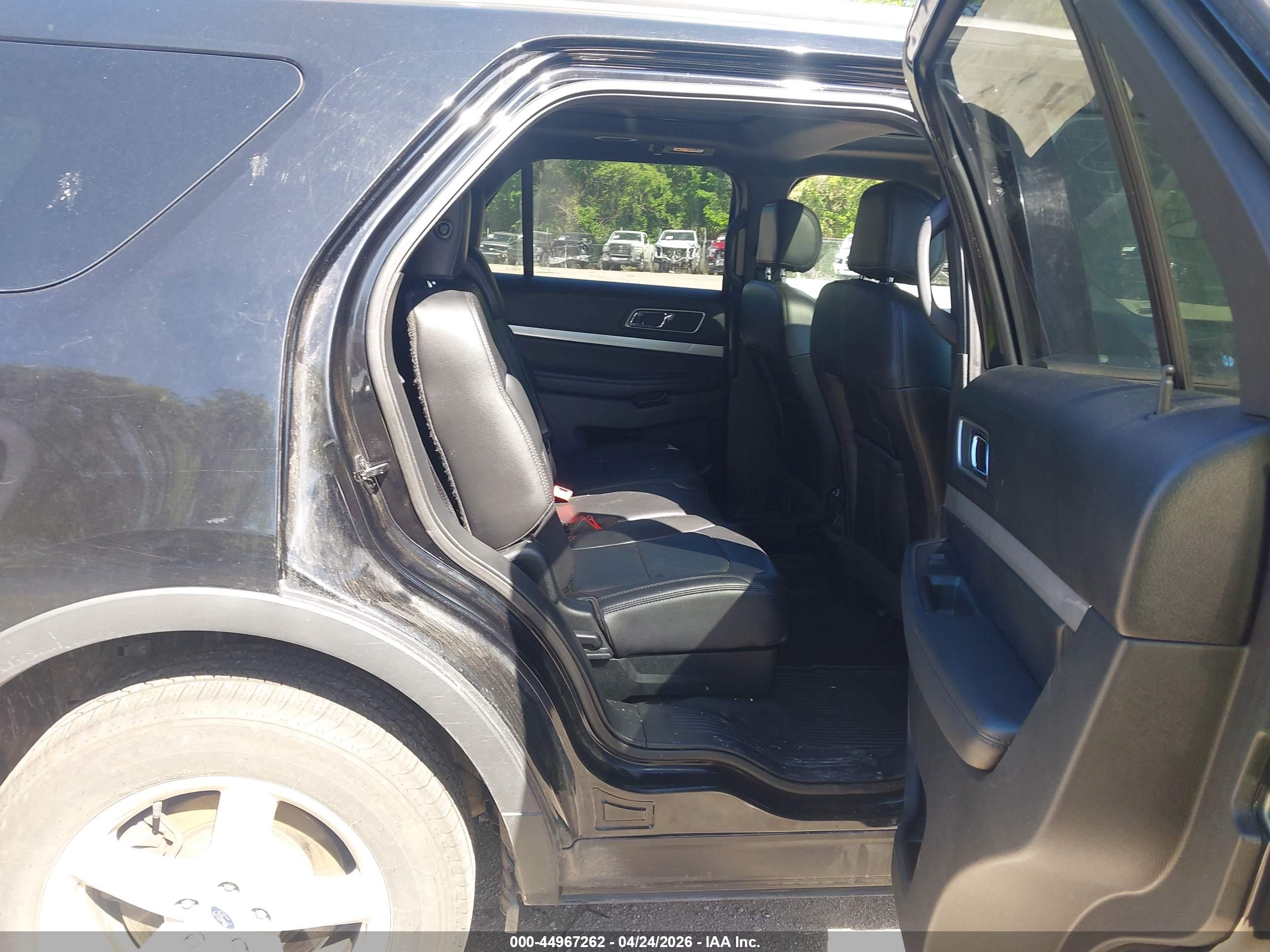 FORD EXPLORER image 8