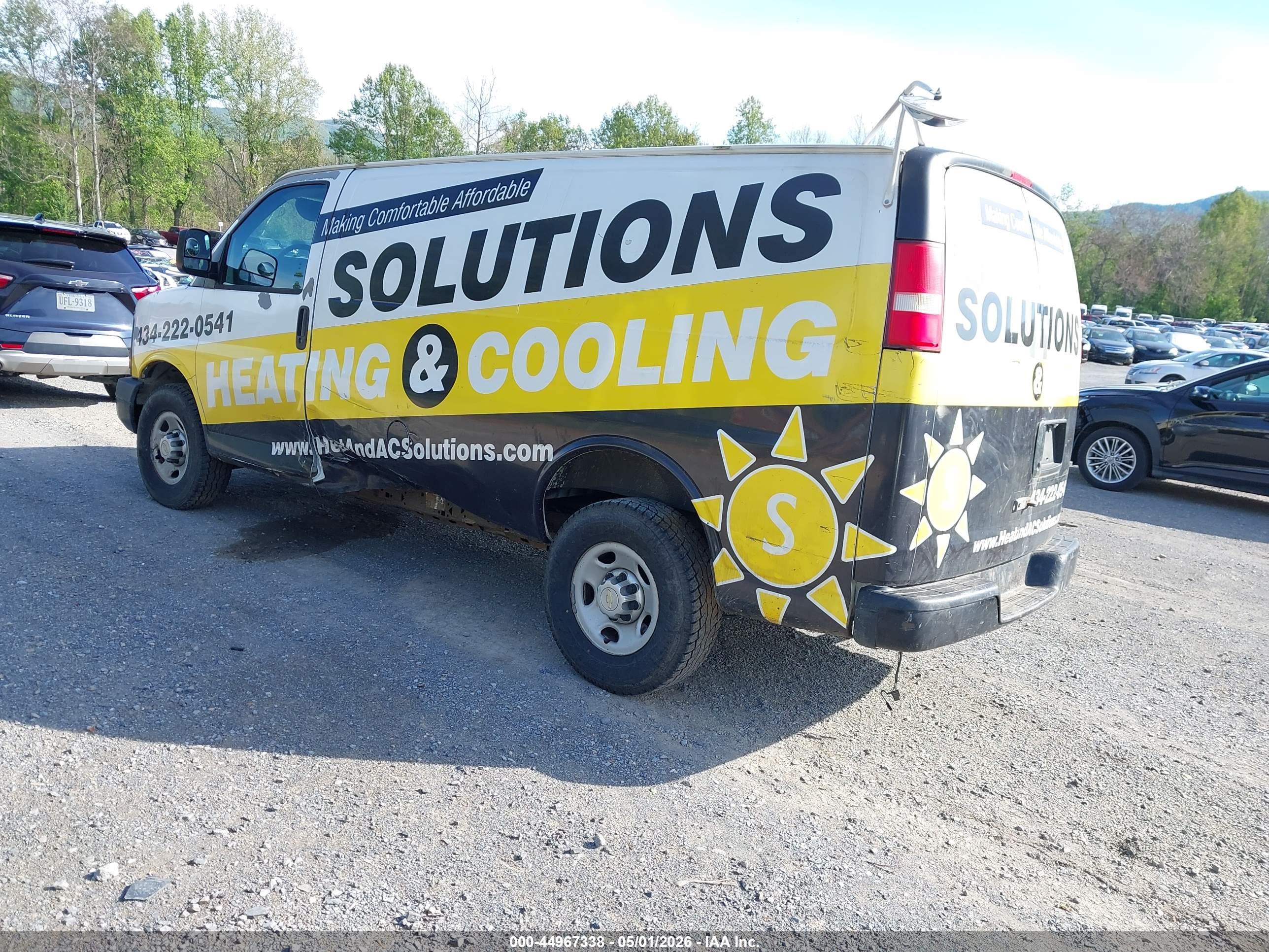 CHEVROLET EXPRESS image 3