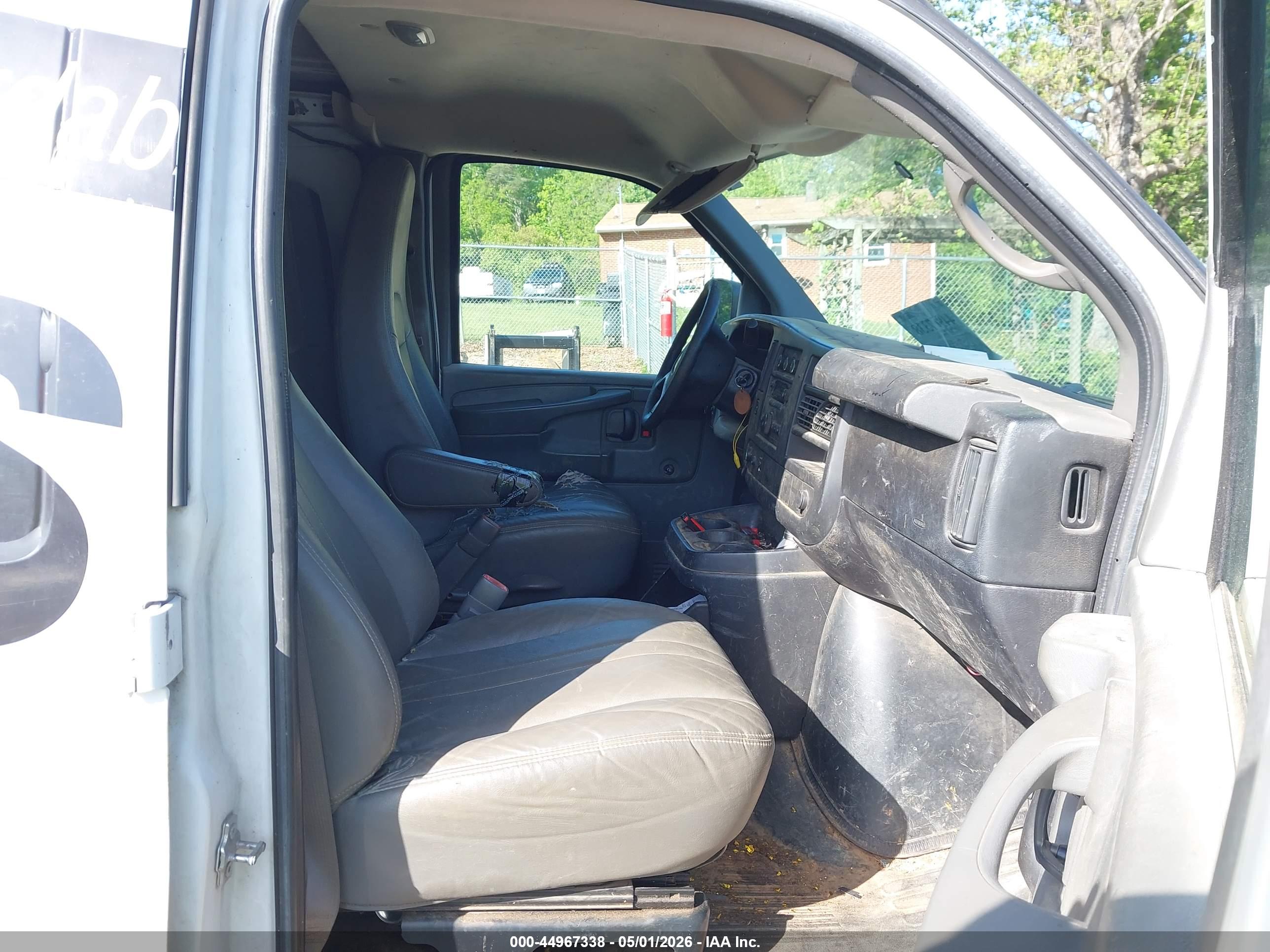CHEVROLET EXPRESS image 5