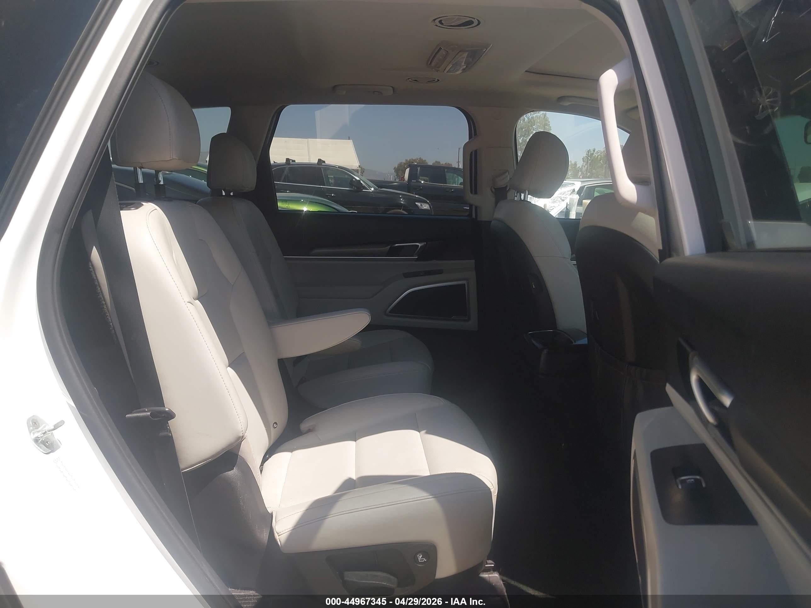 KIA TELLURIDE image 8