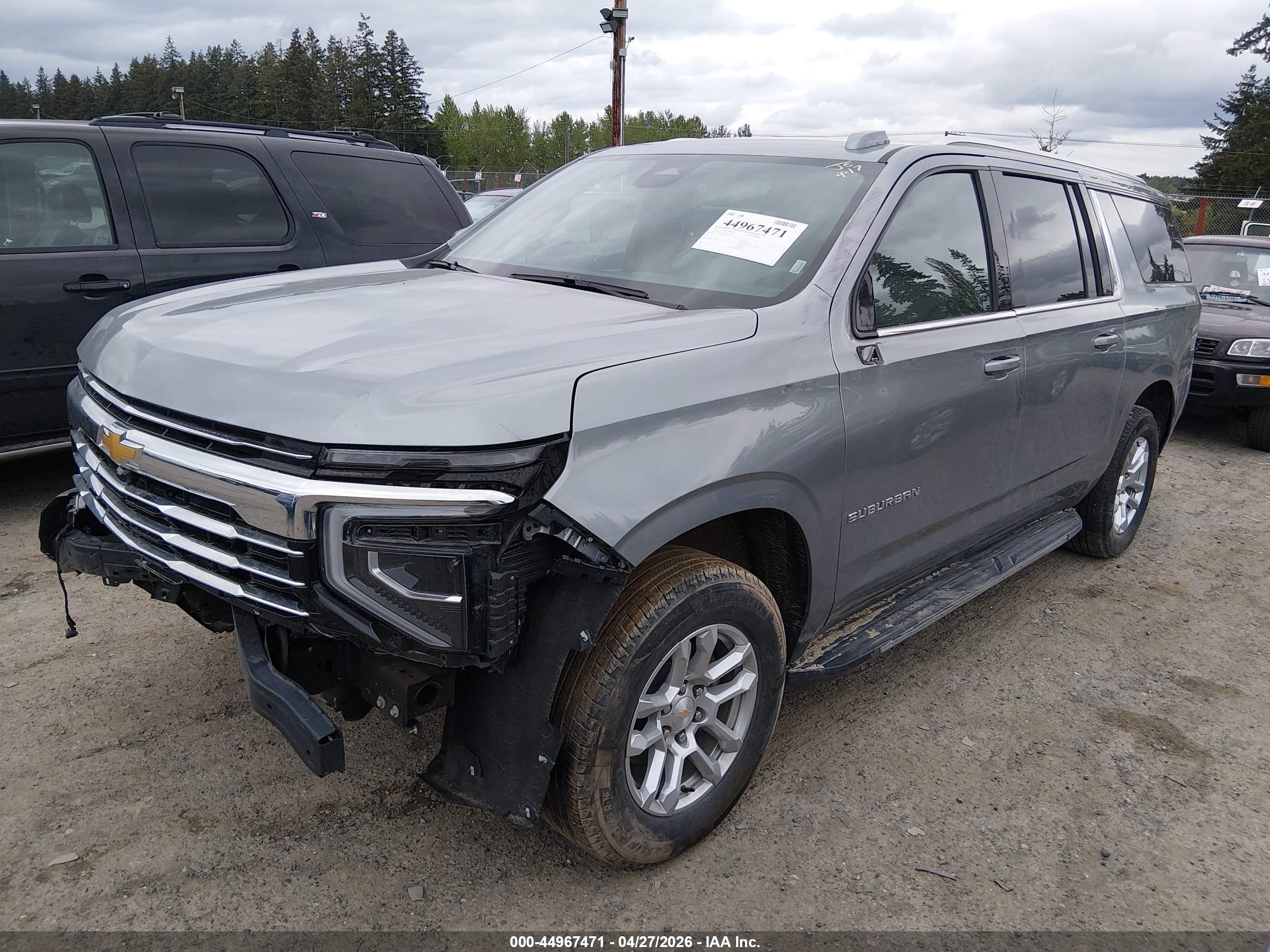 CHEVROLET SUBURBAN image 2