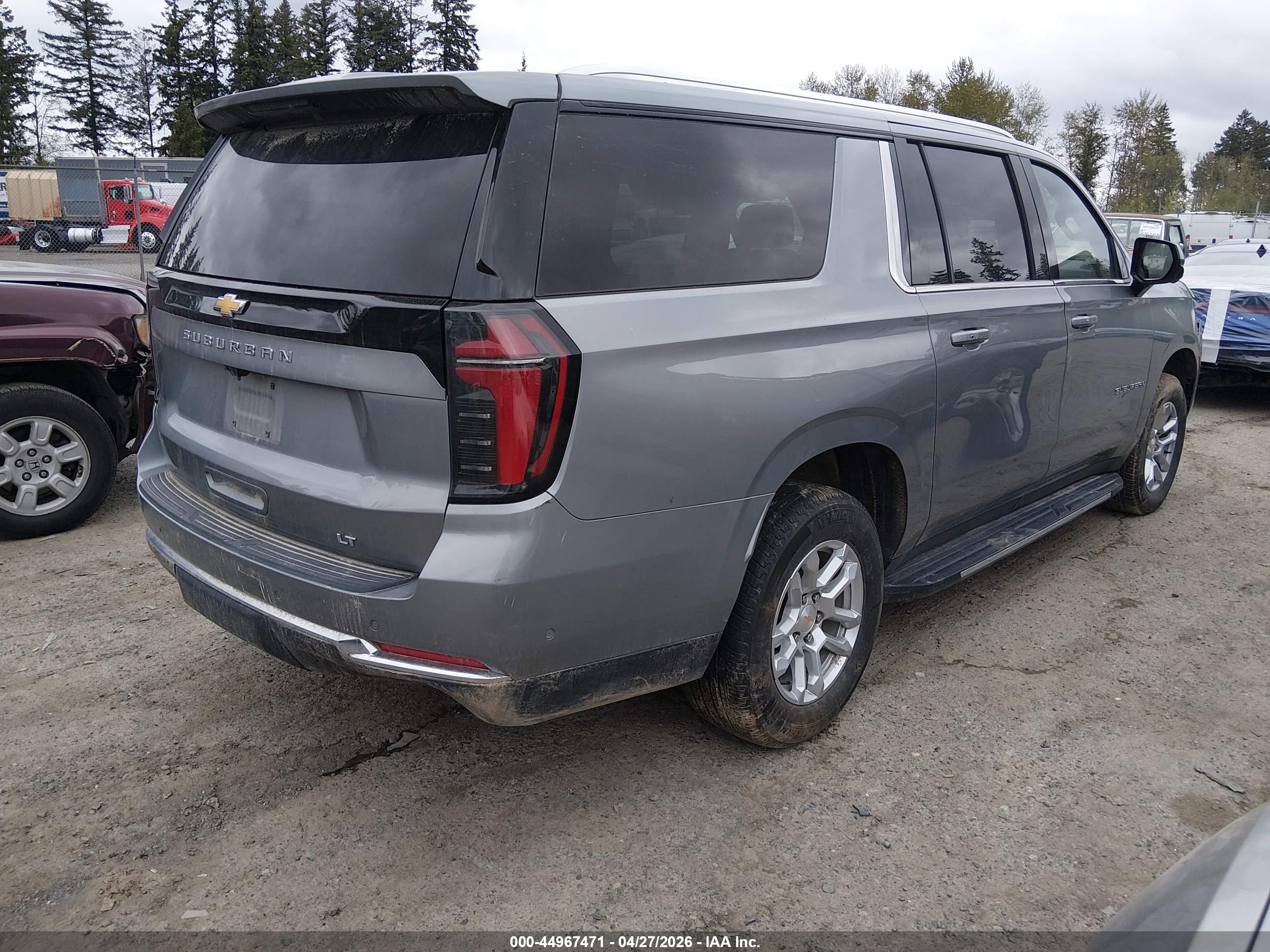 CHEVROLET SUBURBAN image 4