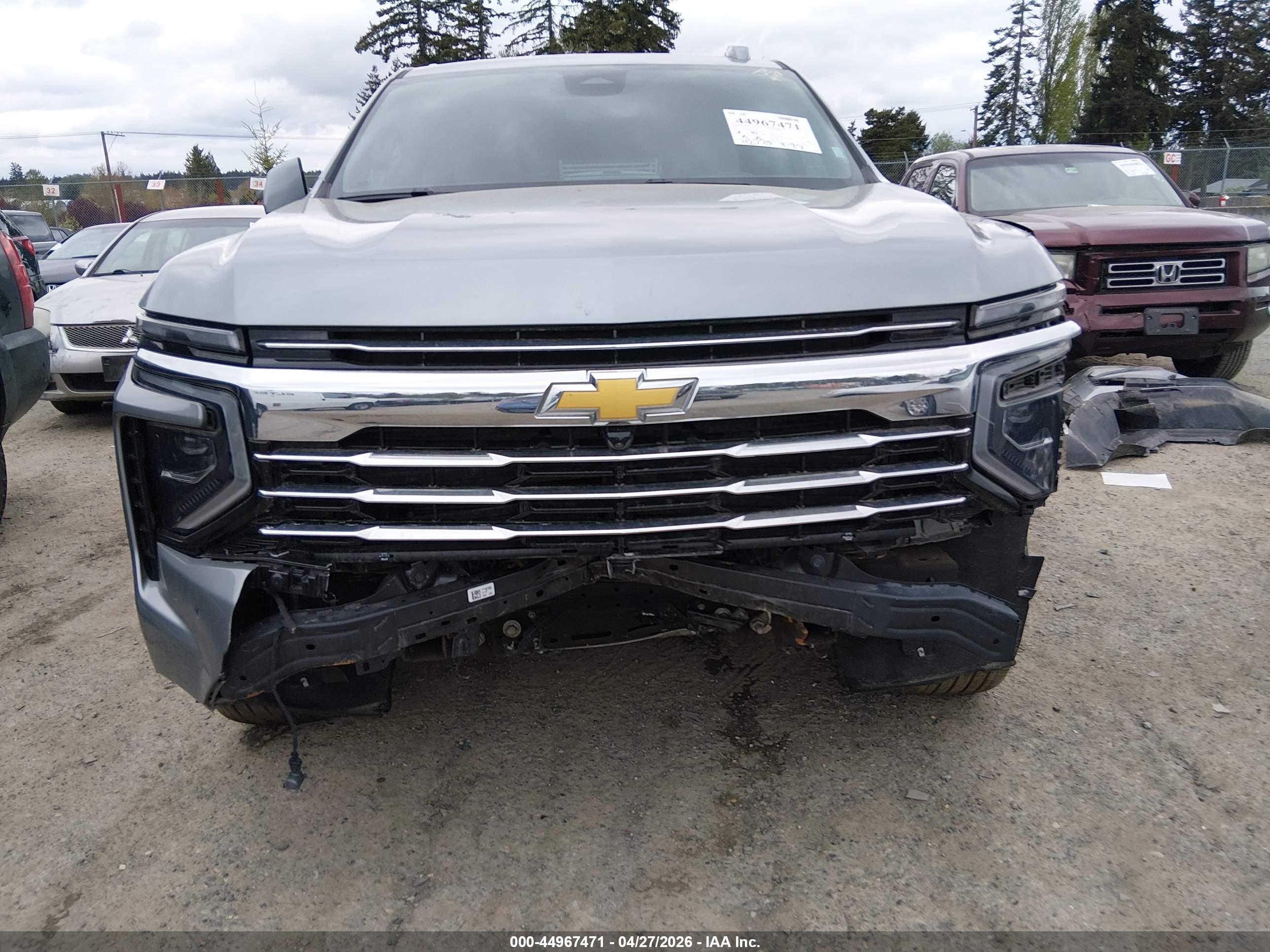CHEVROLET SUBURBAN image 6