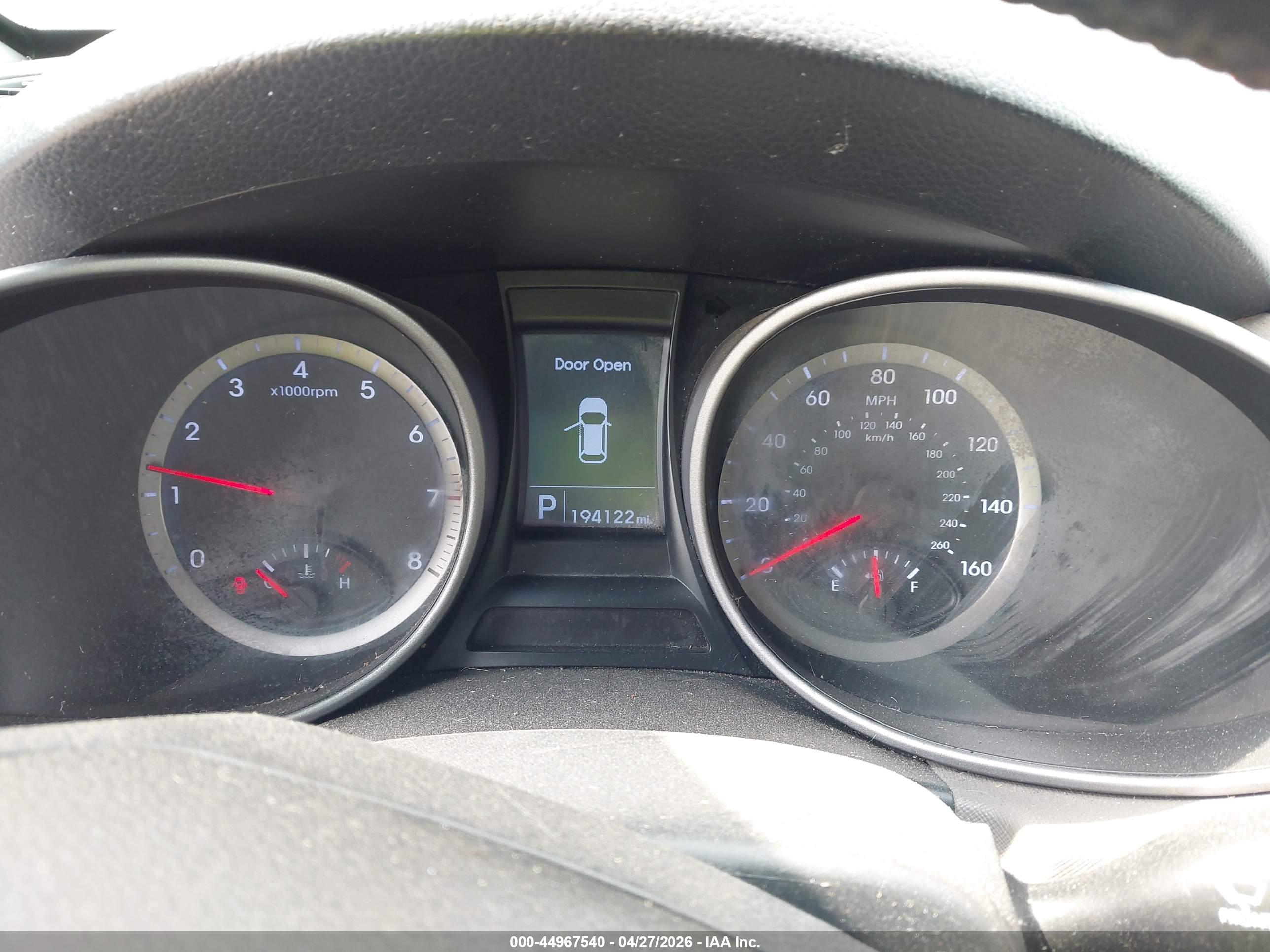 HYUNDAI SANTA image 7