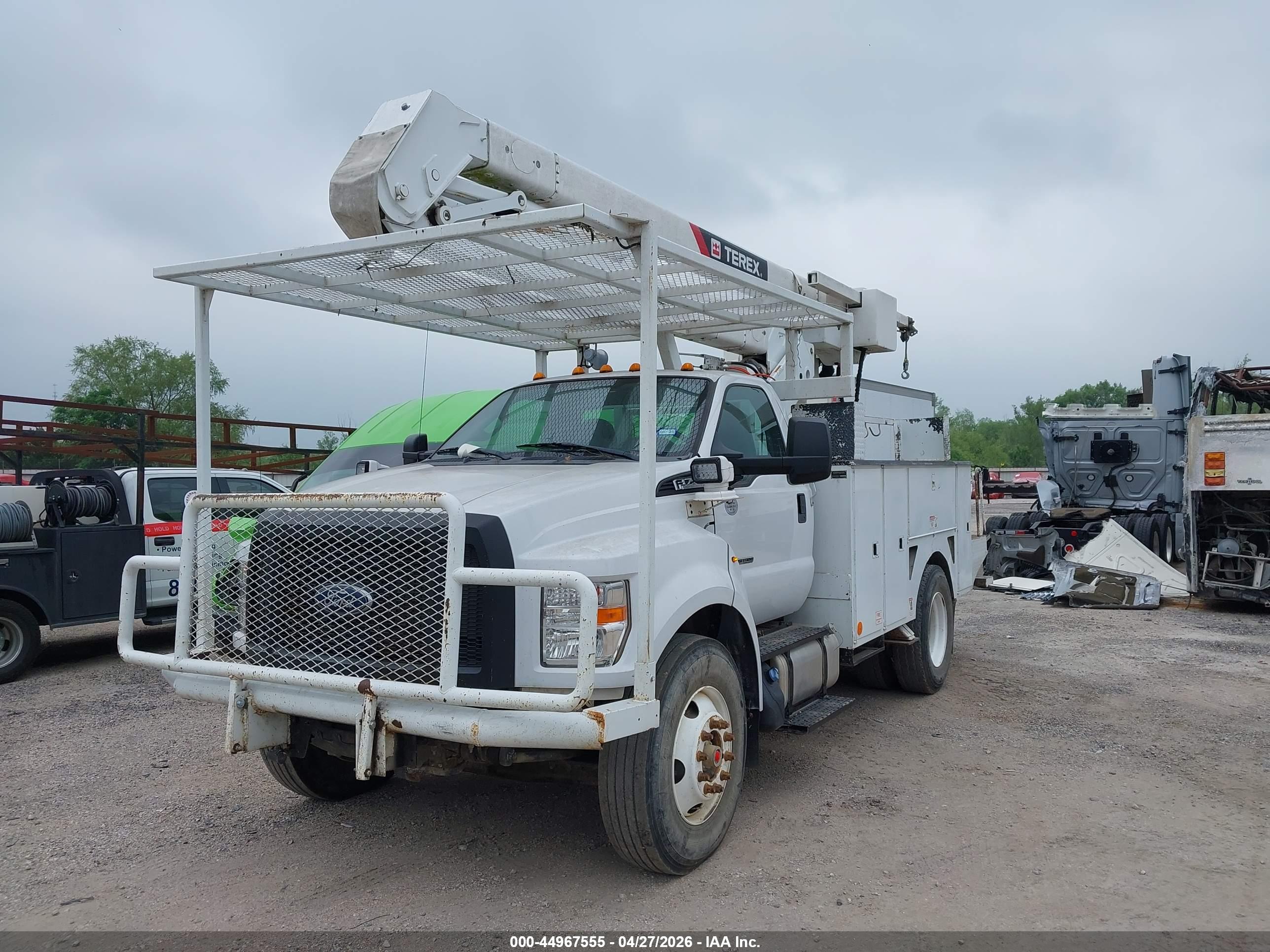 FORD F-750 image 2