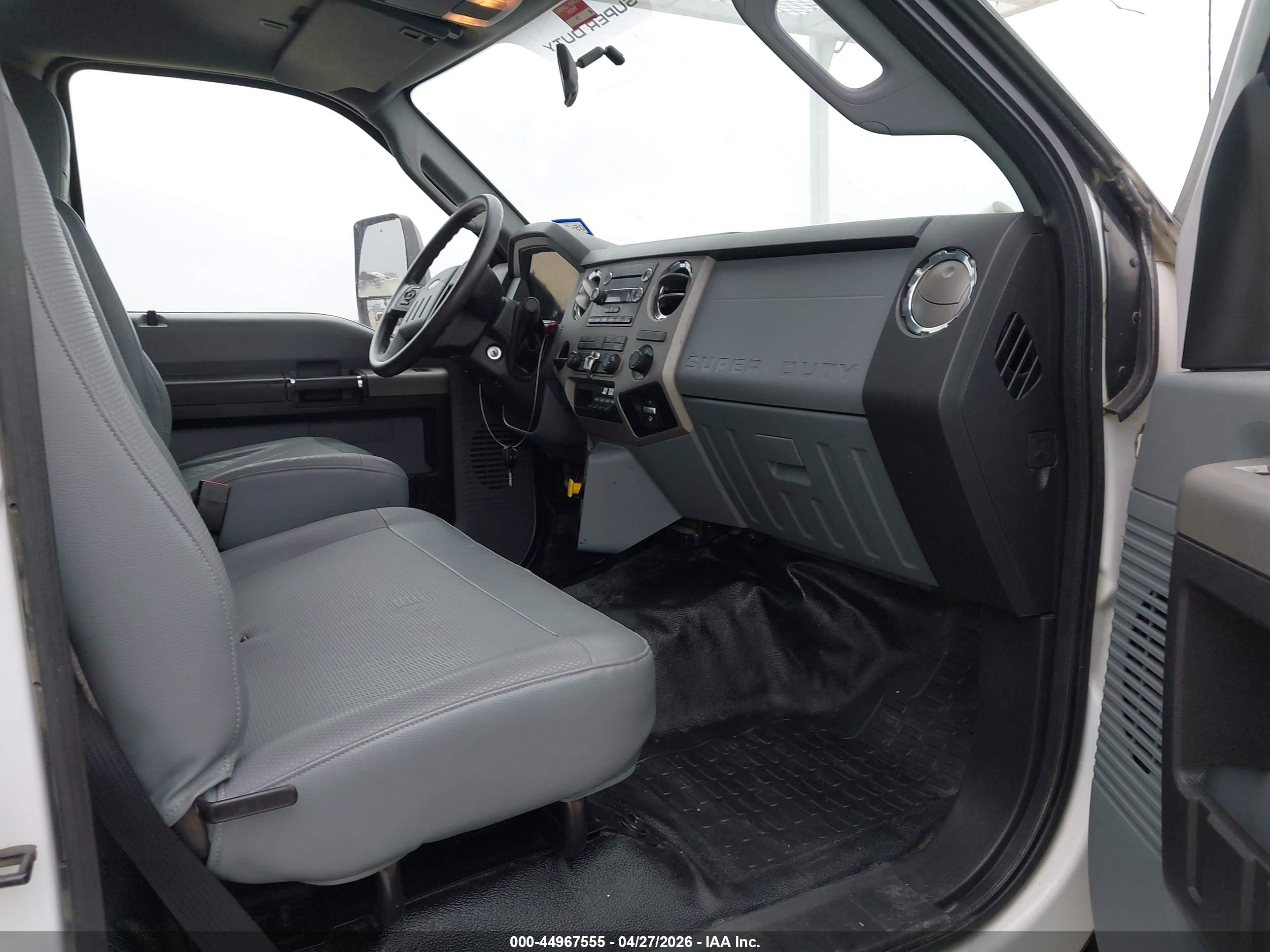 FORD F-750 image 8