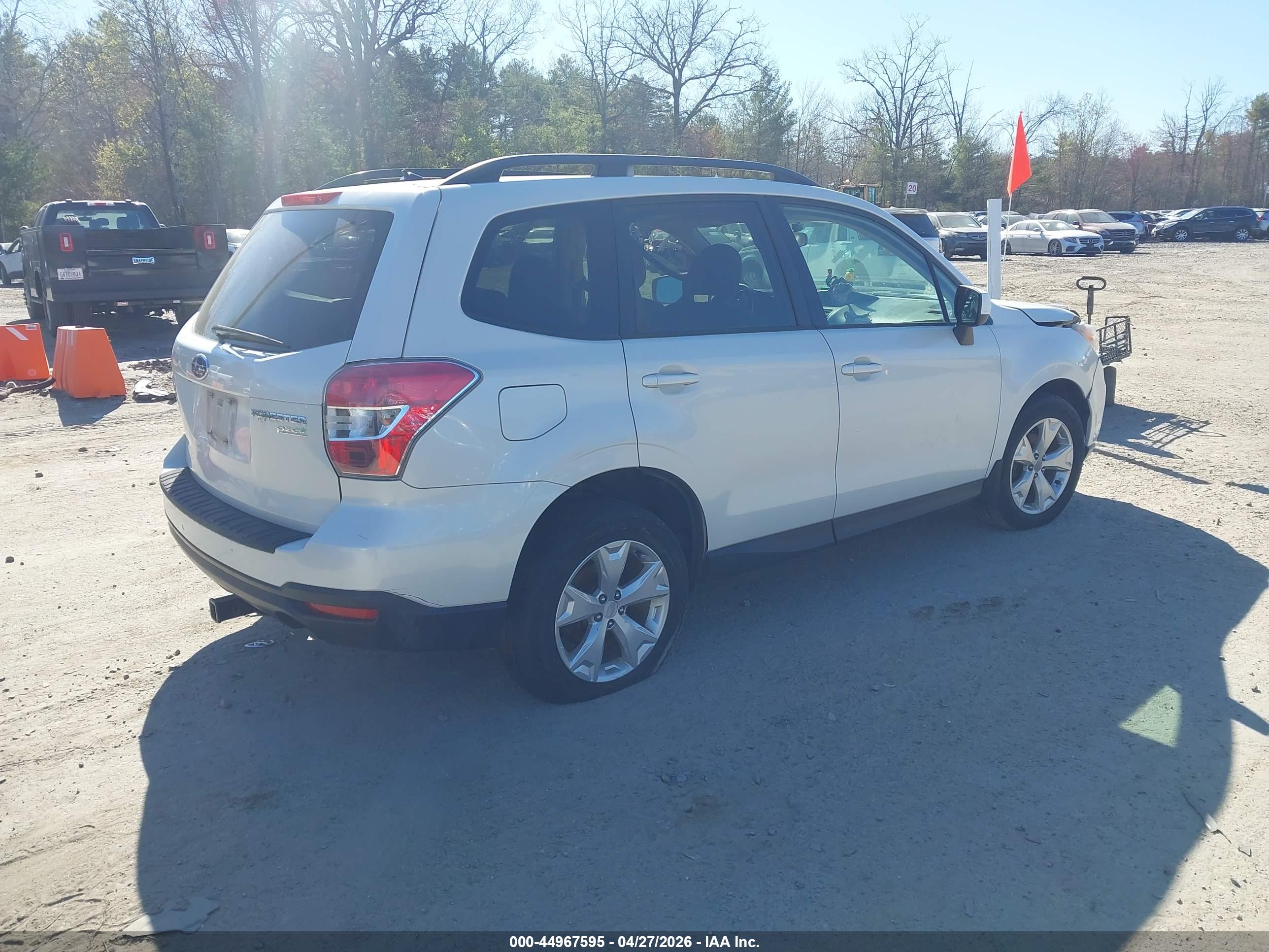 SUBARU FORESTER image 4