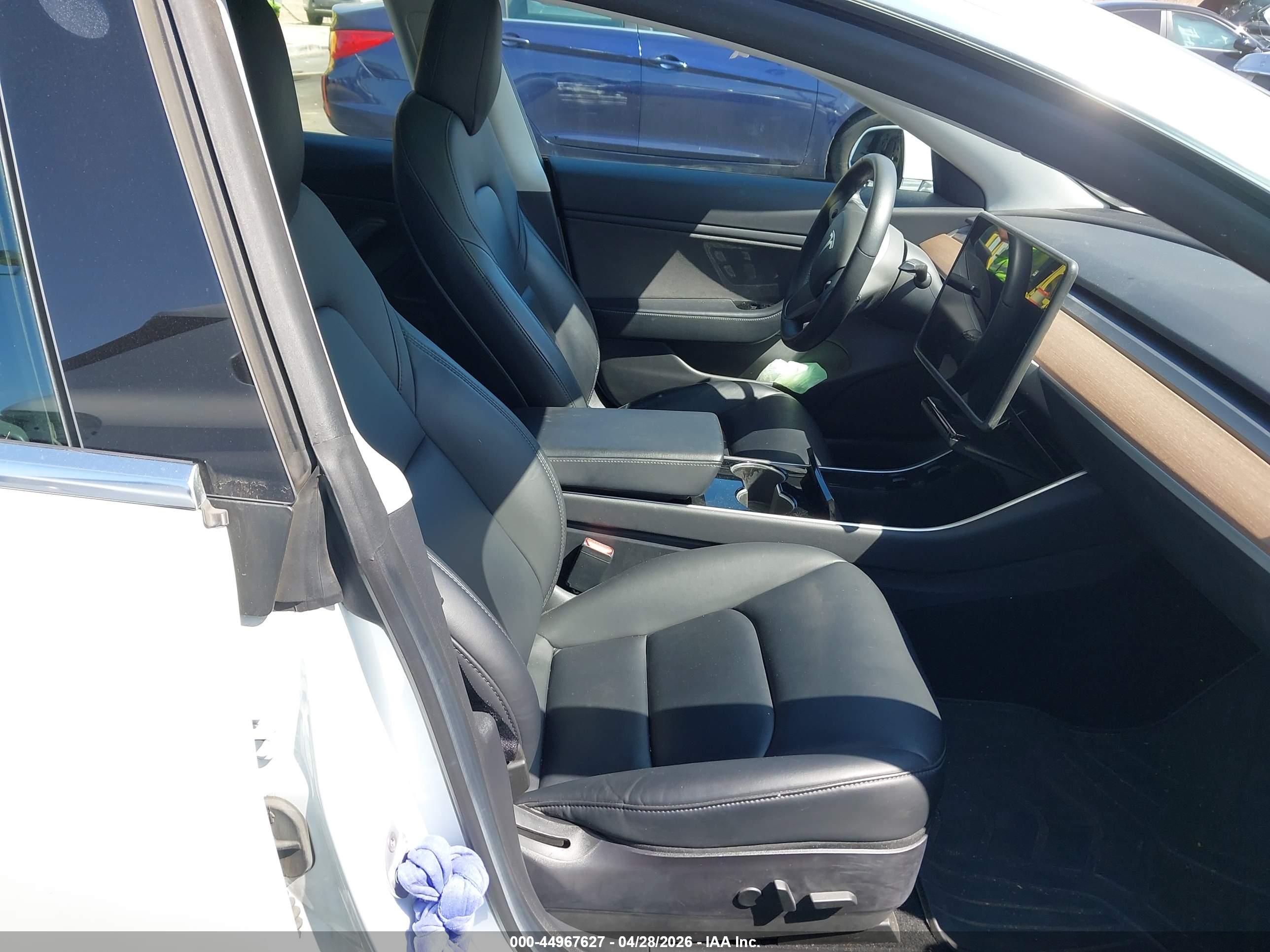 TESLA MODEL image 5