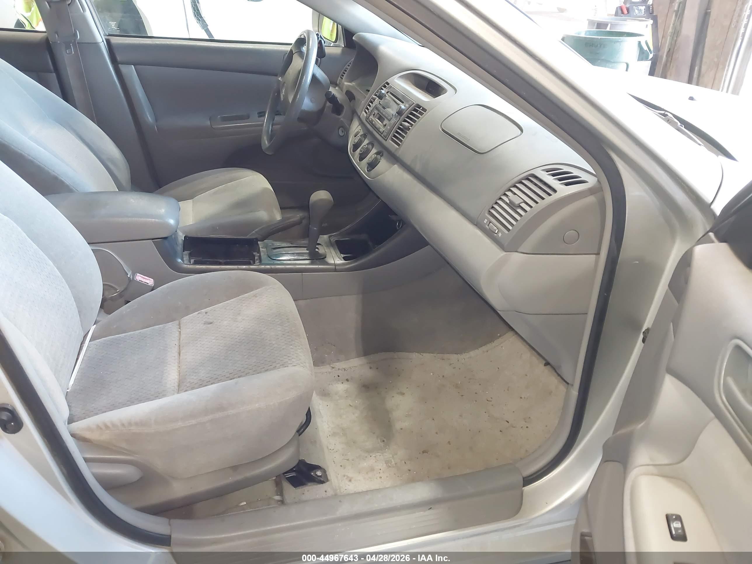 TOYOTA CAMRY image 5