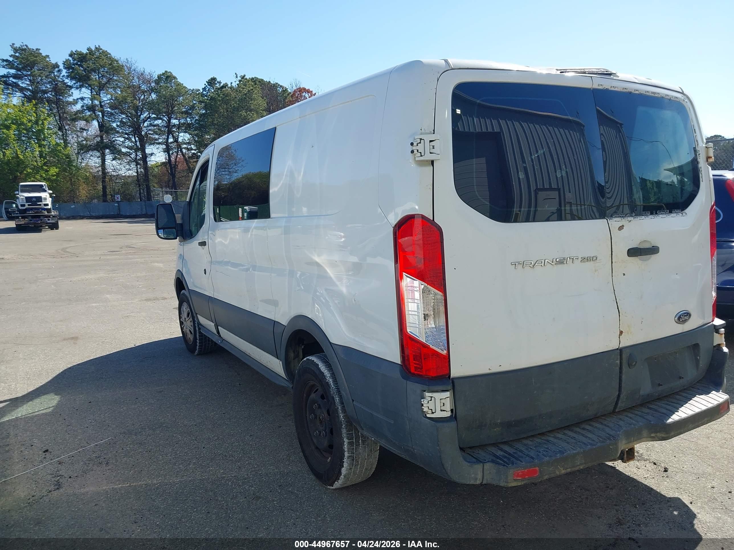 FORD TRANSIT-250 image 3